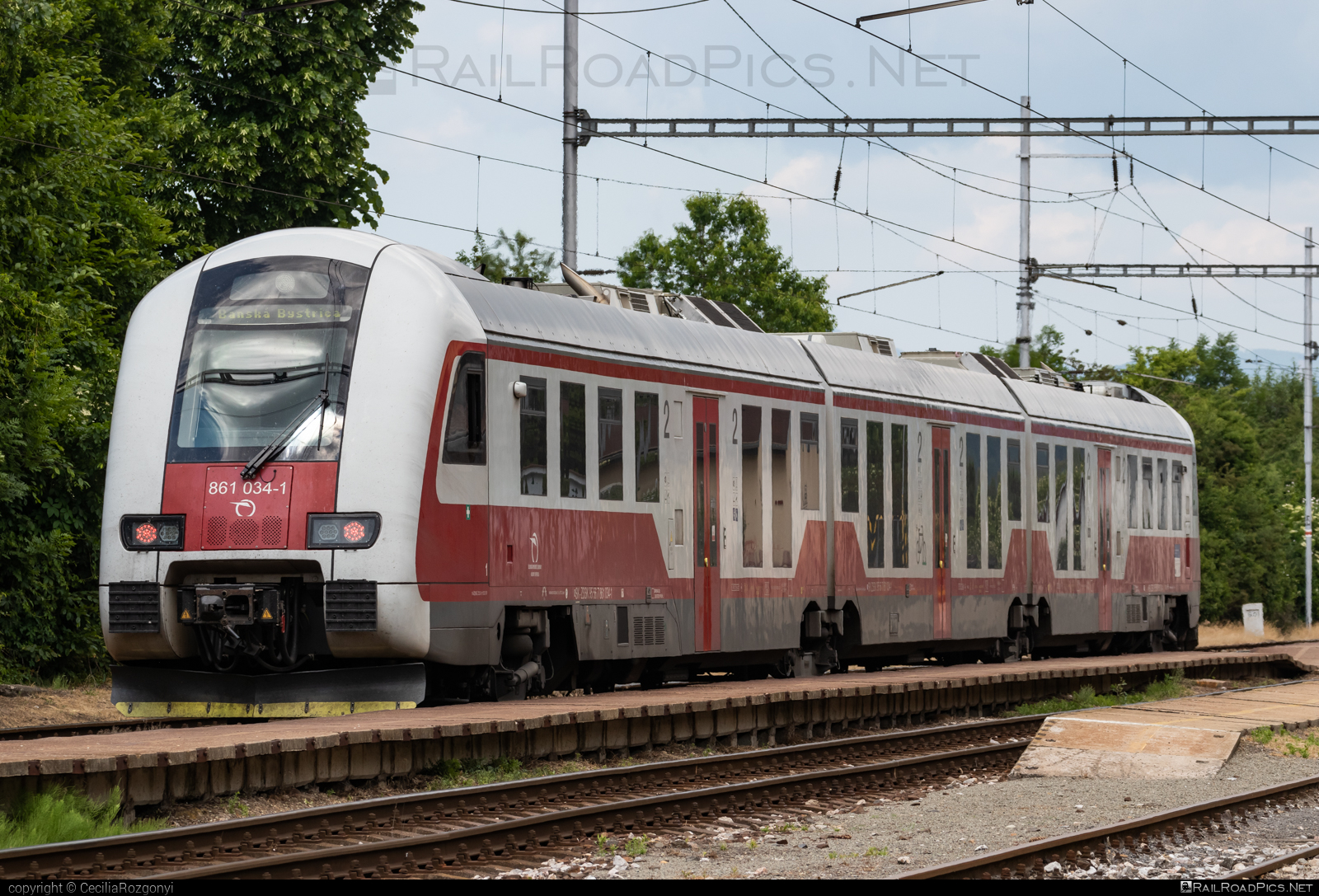 ŽOS Vrútky Class 861.0 - 861 034-1 operated by Železničná Spoločnost' Slovensko, a.s. #ZeleznicnaSpolocnostSlovensko #dunihlav #husenica #zosvrutky #zosvrutky861 #zosvrutky8610 #zssk #zssk861 #zssk8610