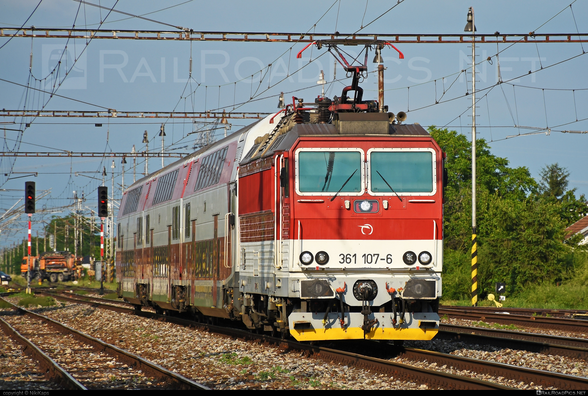 ŽOS Vrútky Class 361.1 - 361 107-6 operated by Železničná Spoločnost' Slovensko, a.s. #ZeleznicnaSpolocnostSlovensko #locomotive361 #locomotive3611 #zosvrutky #zssk