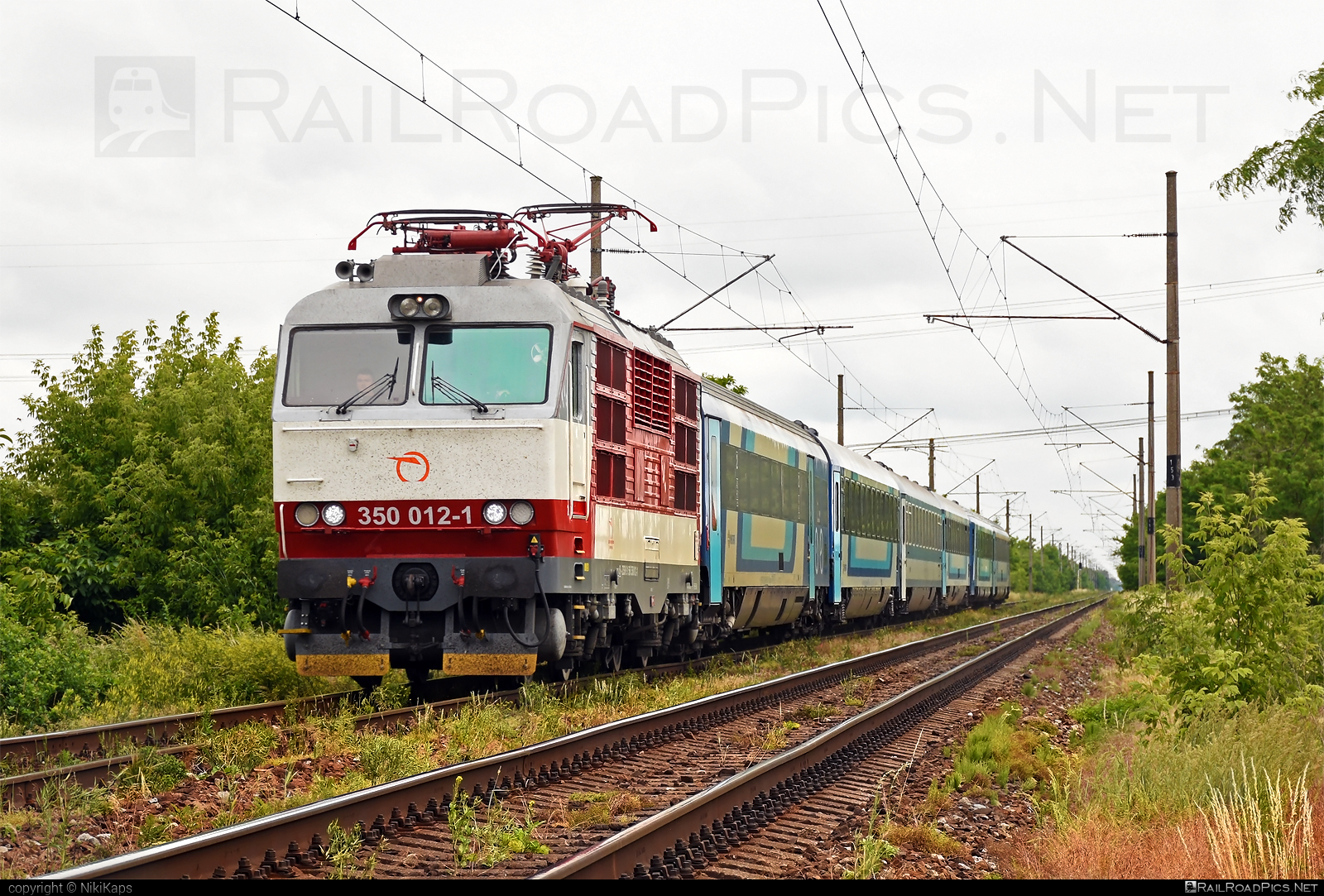Škoda 55E - 350 012-1 operated by Železničná Spoločnost' Slovensko, a.s. #ZeleznicnaSpolocnostSlovensko #bathory #gorila #locomotive350 #skoda #skoda55e #zssk