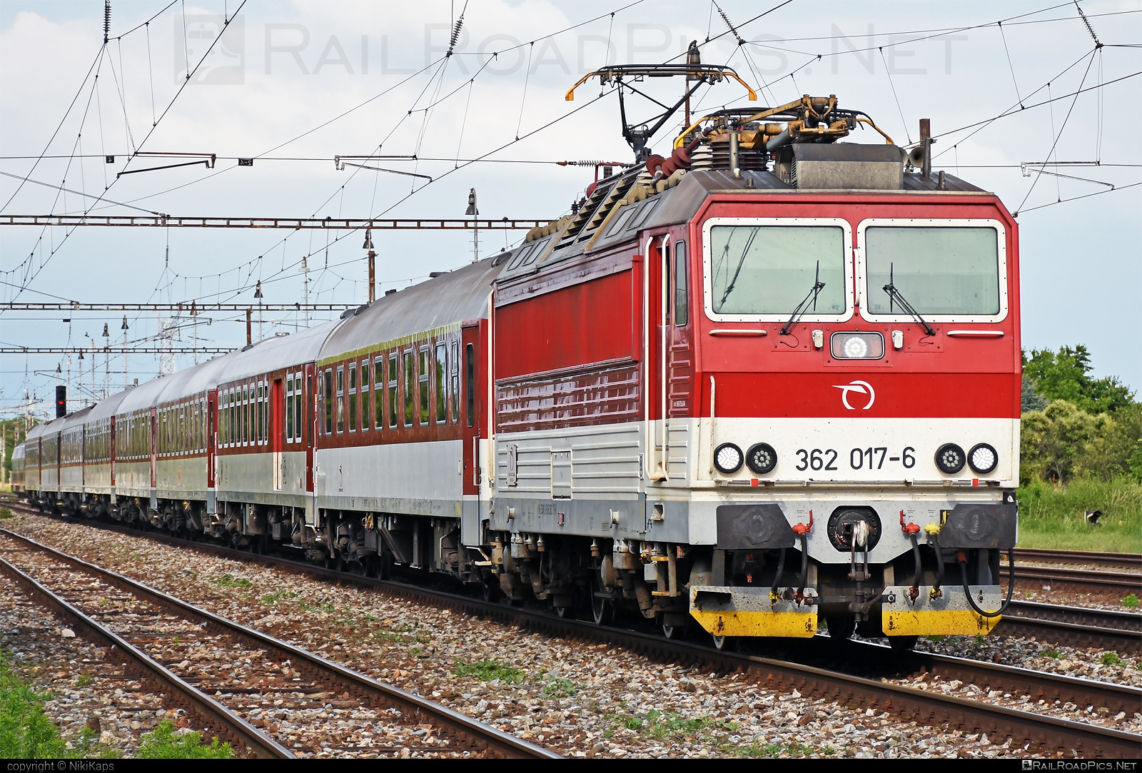Škoda 69Er - 362 017-6 operated by Železničná Spoločnost' Slovensko, a.s. #ZeleznicnaSpolocnostSlovensko #eso #locomotive362 #rychleeso #skoda #skoda69er #zssk