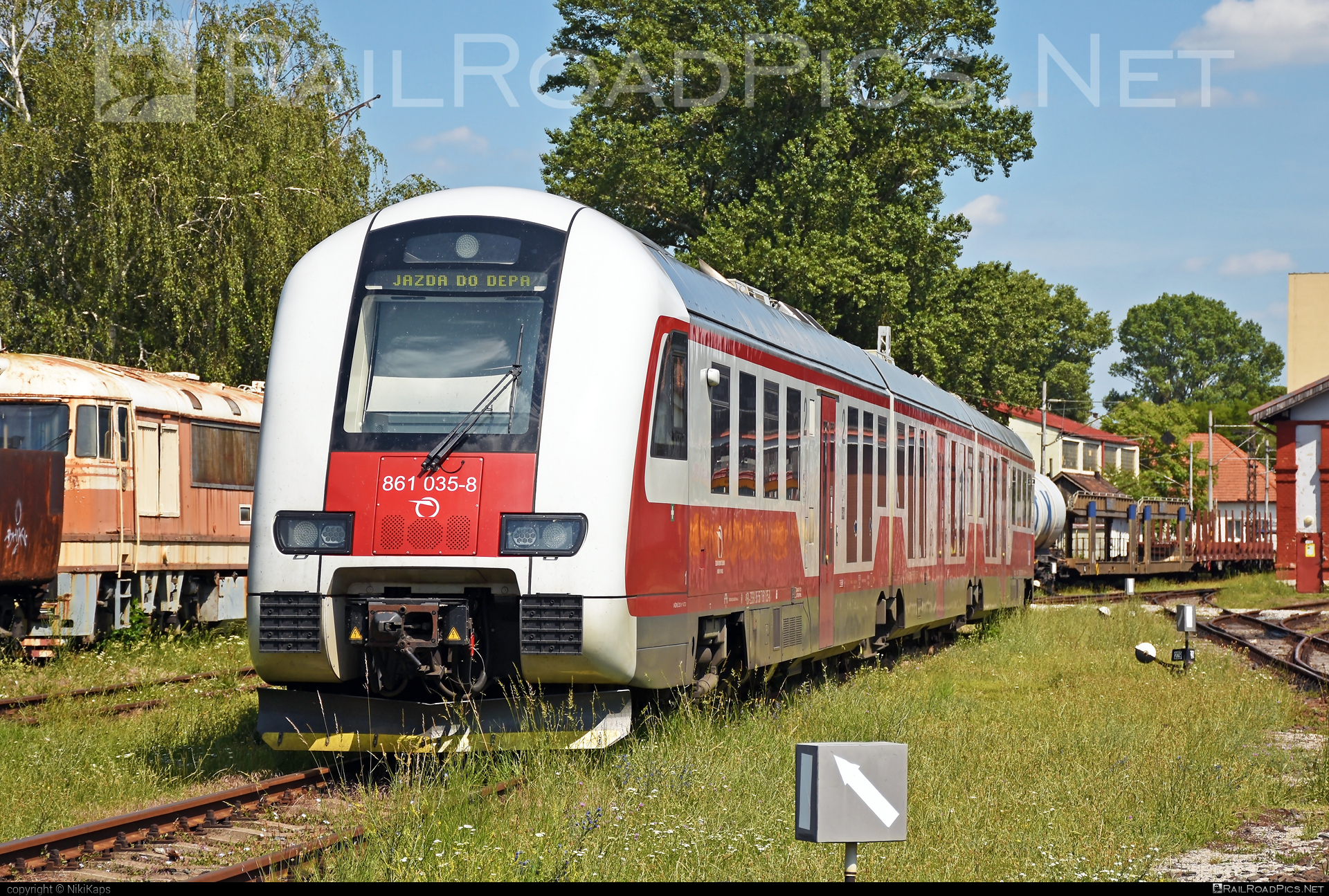 ŽOS Vrútky Class 861.0 - 861 035-8 operated by Železničná Spoločnost' Slovensko, a.s. #ZeleznicnaSpolocnostSlovensko #dunihlav #husenica #zosvrutky #zosvrutky861 #zosvrutky8610 #zssk #zssk861 #zssk8610