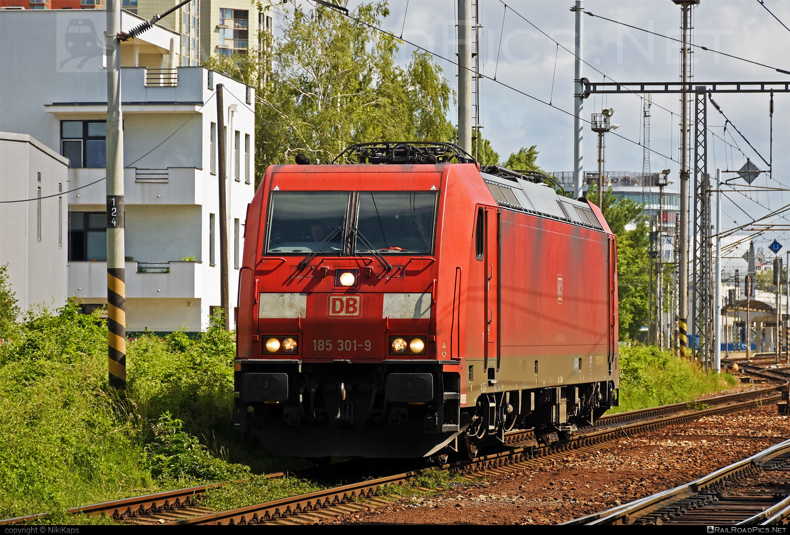 Bombardier TRAXX F140 AC2 - 185 301-9 operated by DB Cargo AG #bombardier #bombardiertraxx #db #dbcargo #dbcargoag #deutschebahn #traxx #traxxf140 #traxxf140ac #traxxf140ac2