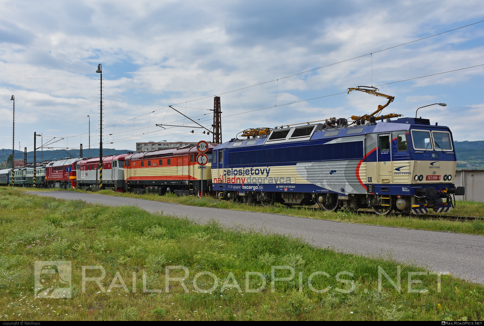 Škoda 69E - 363 096-9 operated by Železničná Spoločnost' Cargo Slovakia a.s. #ZeleznicnaSpolocnostCargoSlovakia #es4991 #eso #locomotive363 #skoda #skoda69e #zsskcargo