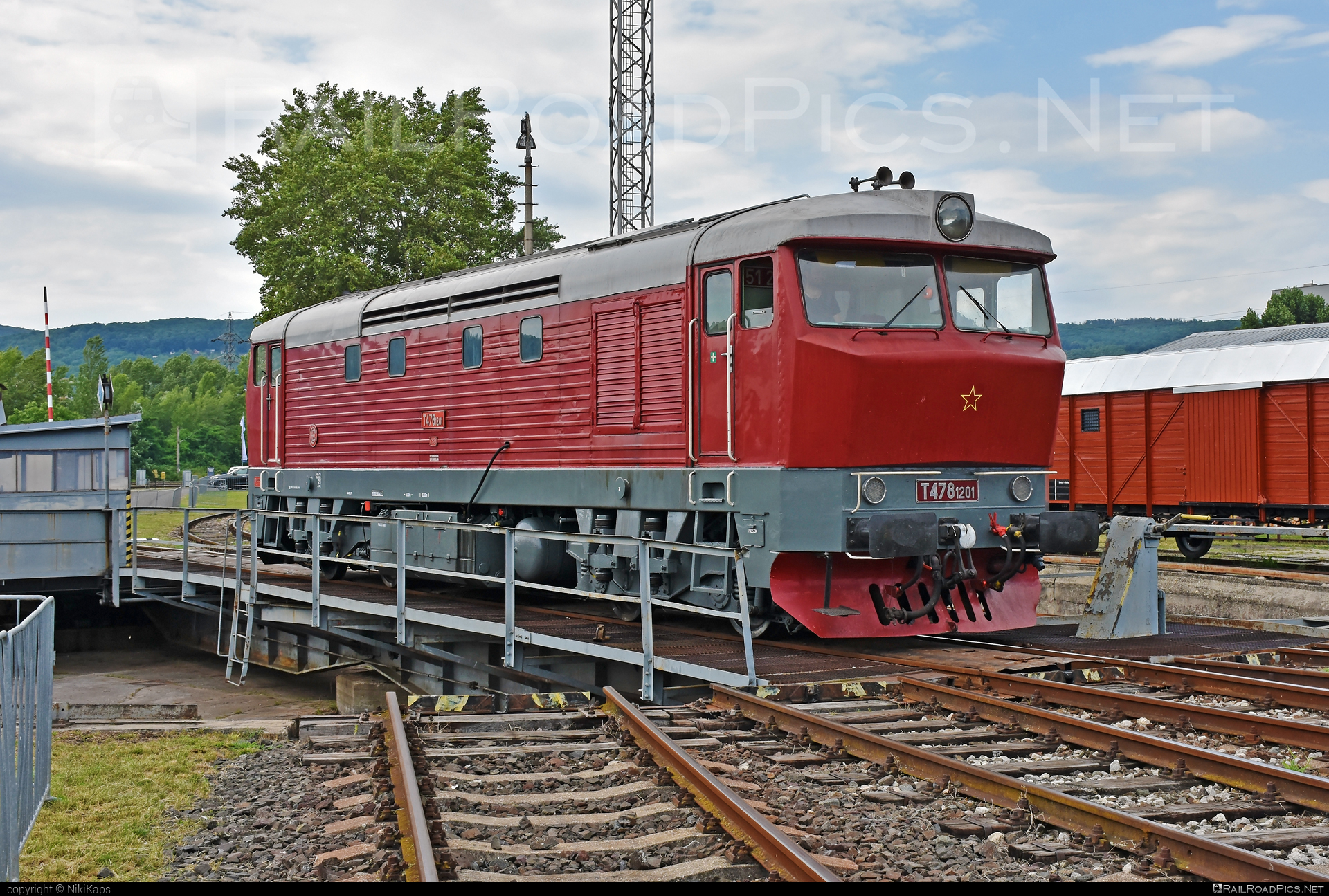 ČKD T 478.1 (751) - T478.1201 operated by Železnice Slovenskej Republiky #bardotka #ckd #ckd4781 #ckd751 #ckdt4781 #csd #turntable #zamracena #zelezniceslovenskejrepubliky #zsr