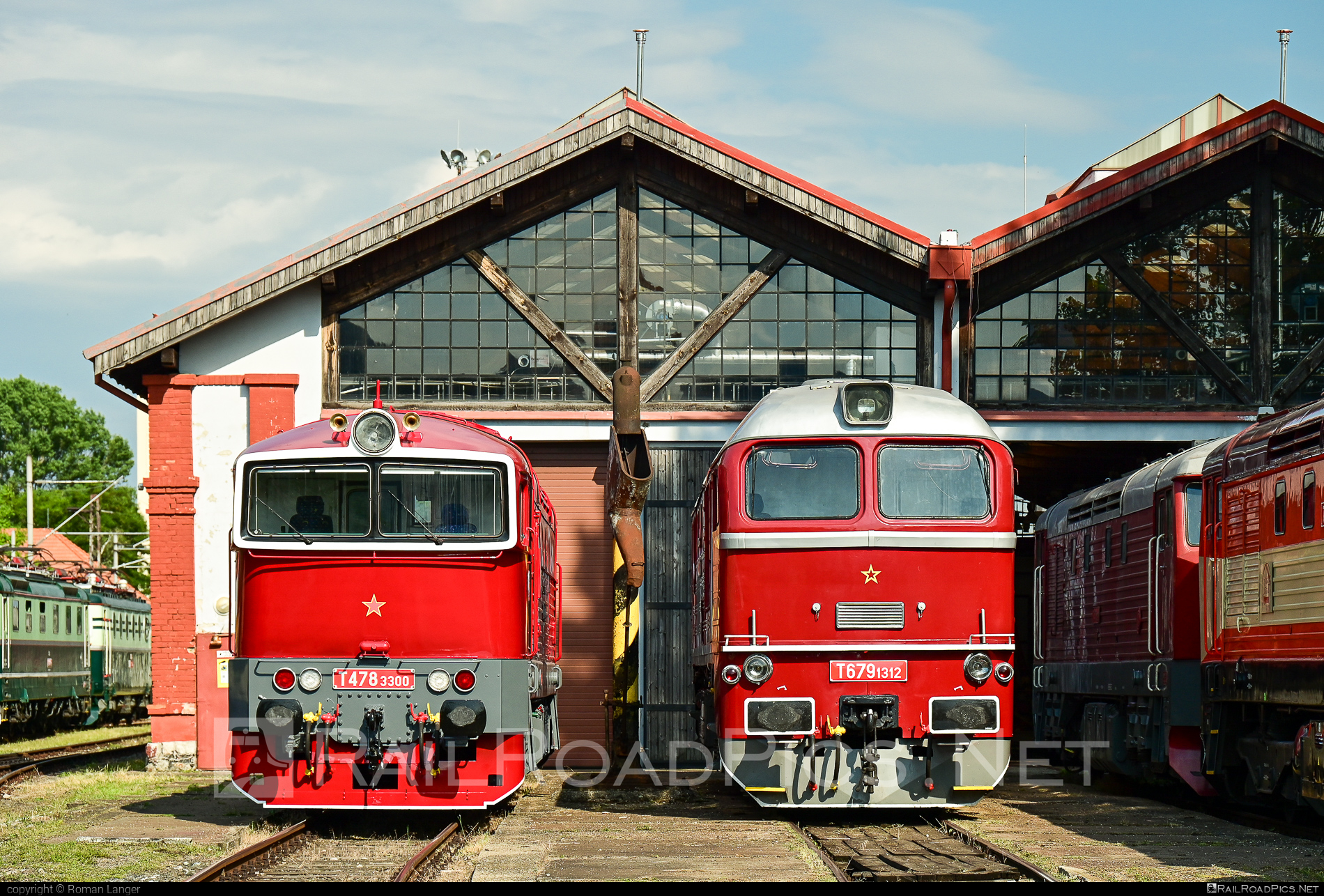 Lugansk M62 - T679.1312 operated by Železnice Slovenskej Republiky #csd #locomotivem62 #ltz #ltzm62 #lugansk #luganskm62 #luganskteplovoz #luhansklocomotiveworks #luhanskteplovoz #m62 #m62locomotive #sergei #zelezniceslovenskejrepubliky #zsr