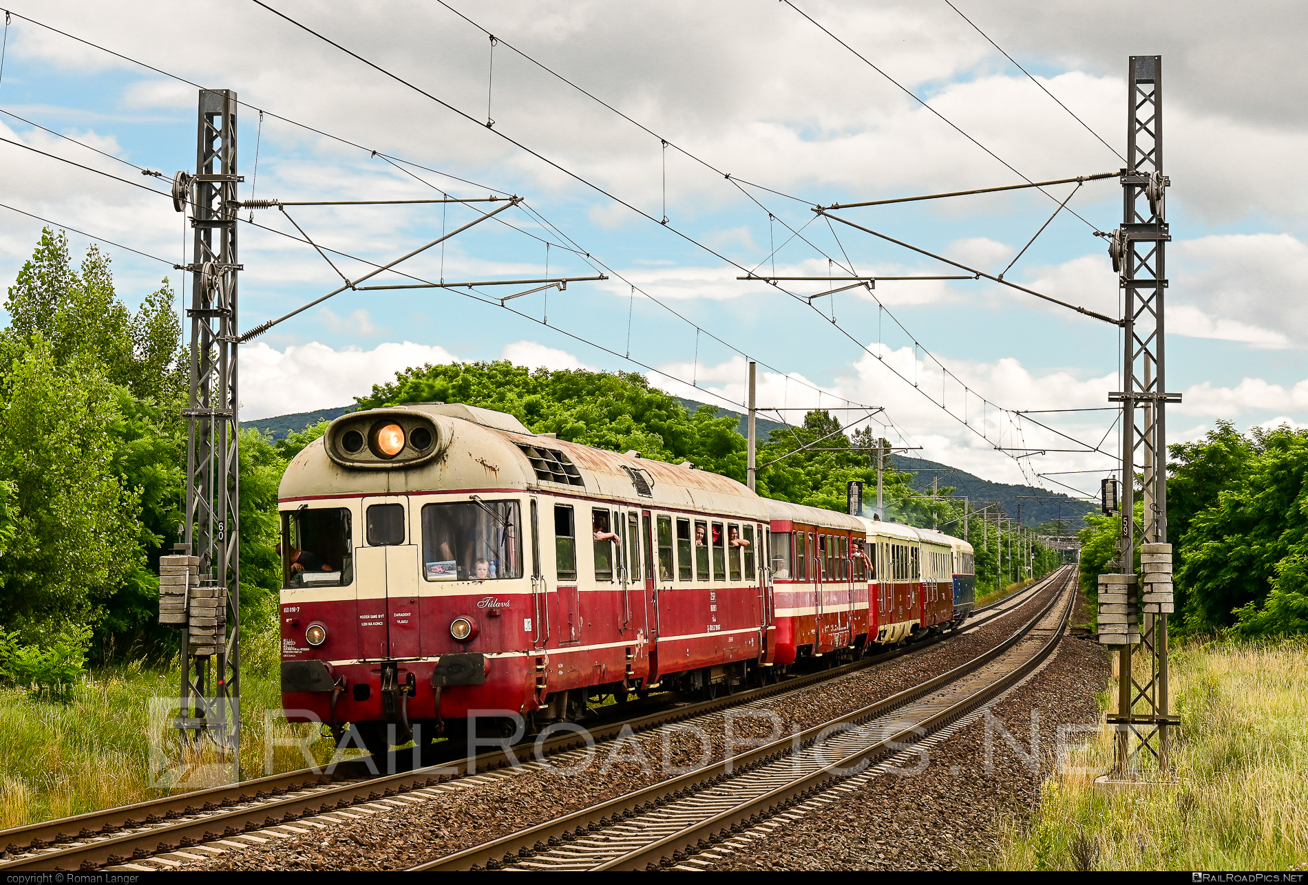 Vagónka TATRA Studénka M 286.0 - 850 018-7 operated by Železnice Slovenskej Republiky #csd #csd850 #csdm286 #m286 #vagonkastudenka #vagonkatatrastudenka #zelezniceslovenskejrepubliky #zsr