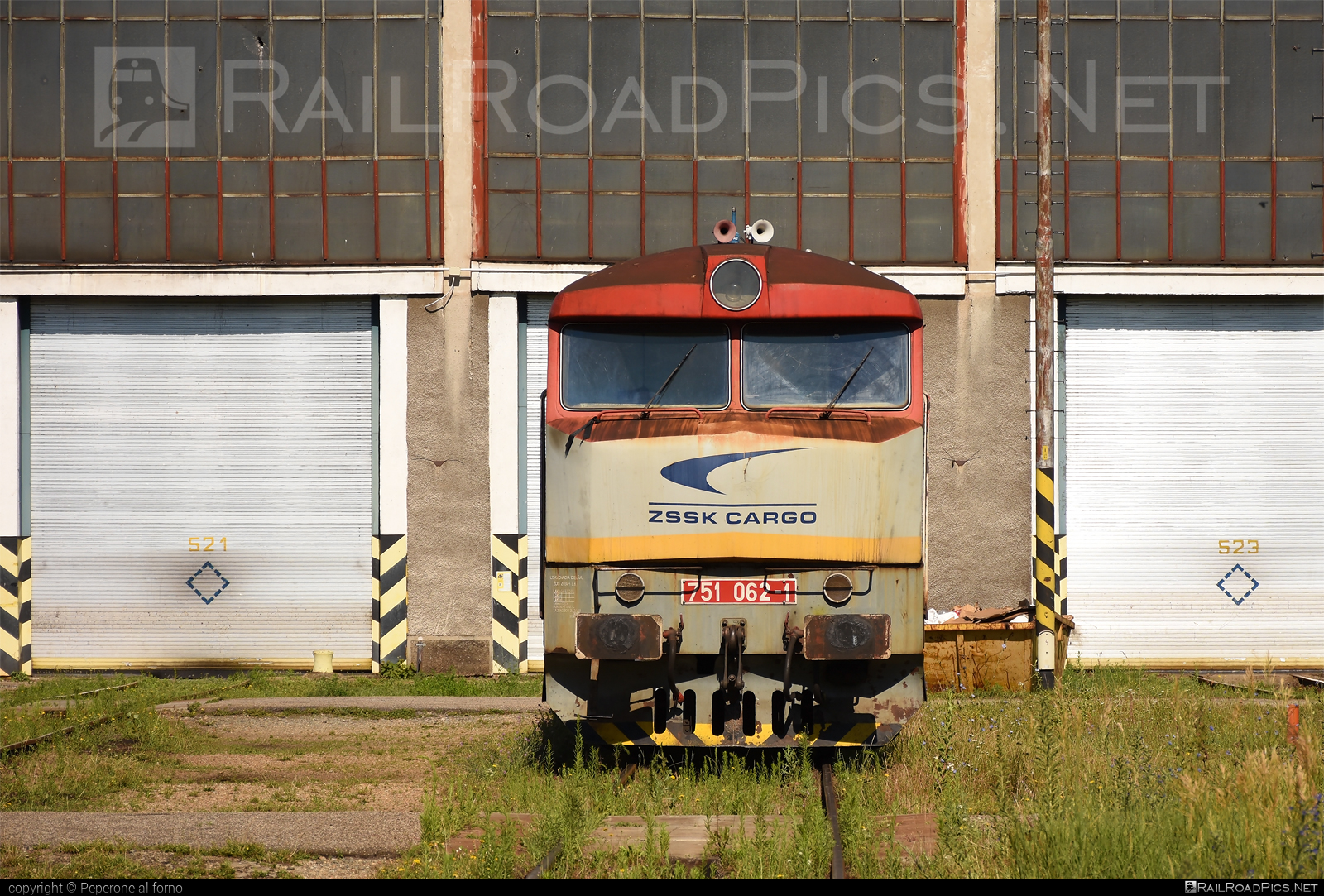 ČKD T 478.1 (751) - 751 062-1 operated by Železničná Spoločnost' Cargo Slovakia a.s. #ZeleznicnaSpolocnostCargoSlovakia #bardotka #ckd #ckd4781 #ckd751 #ckdt4781 #zamracena #zsskcargo