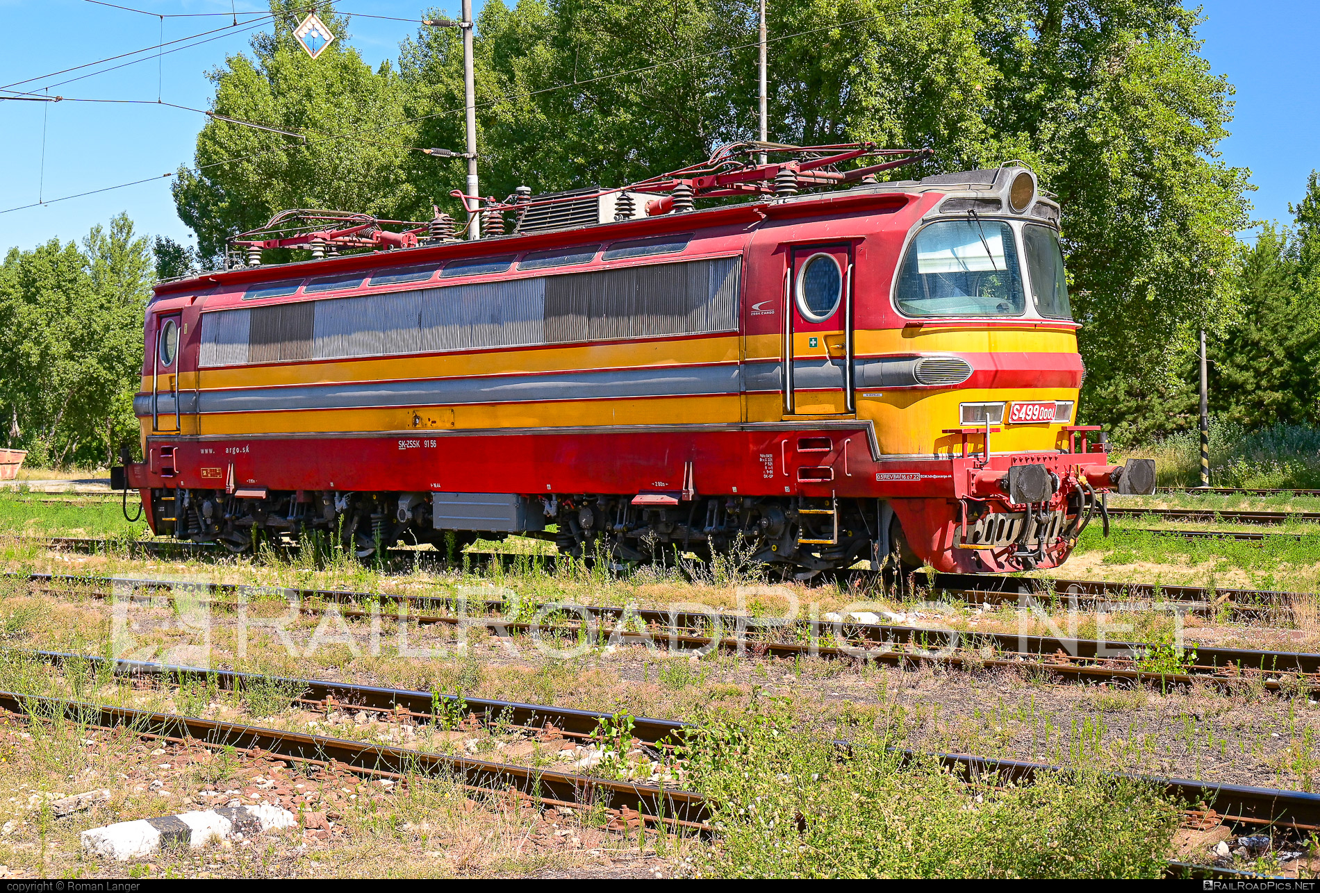Škoda 47E - S4990001 operated by Železničná Spoločnost' Cargo Slovakia a.s. #ZeleznicnaSpolocnostCargoSlovakia #ZeleznicnaSpolocnostSlovensko #laminatka #locomotive240 #skoda #skoda47e #zssk #zsskcargo
