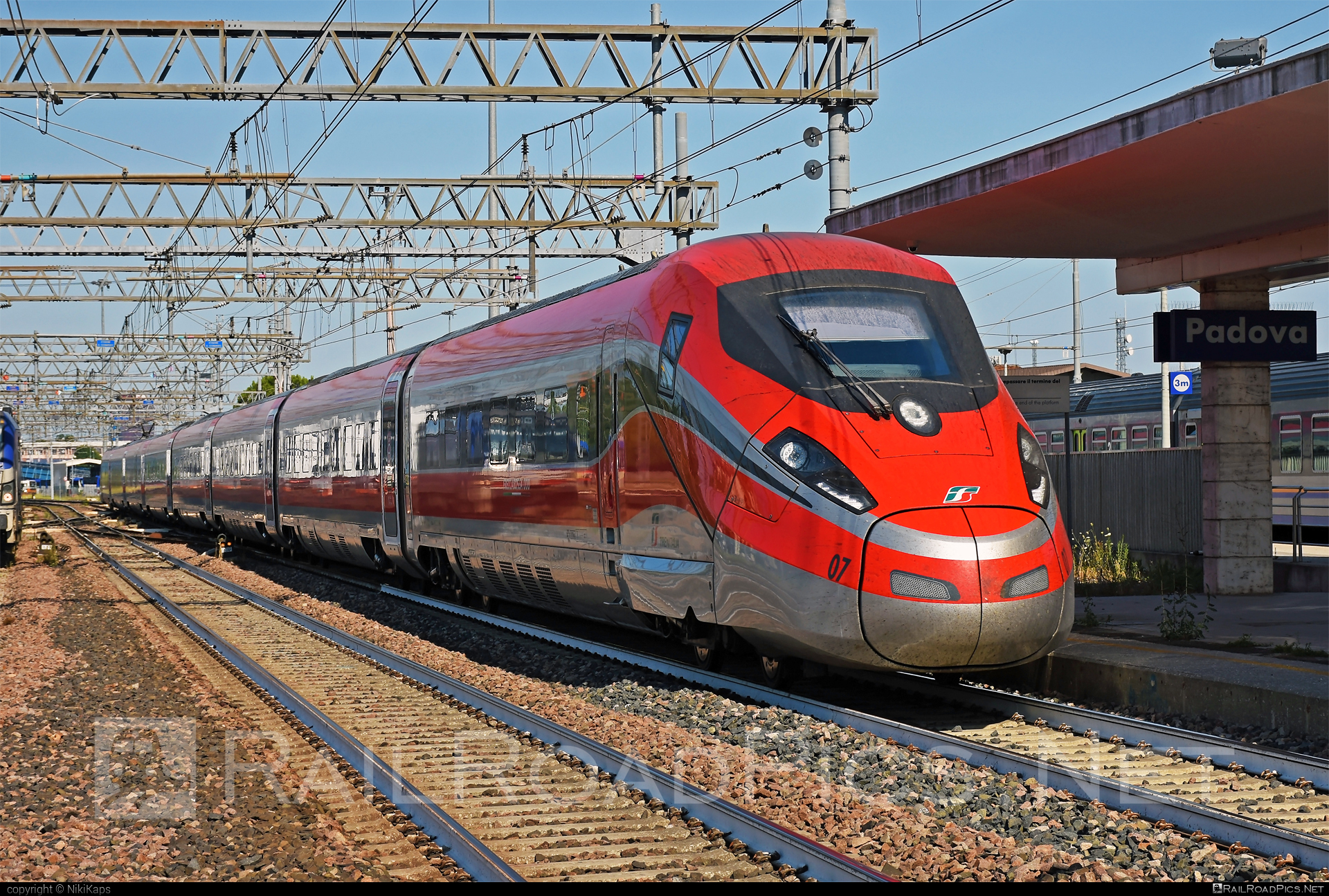 Hitachi Rail Italy / Bombardier ETR.1000 - 400 807-4 operated by Trenitalia S.p.A. #Frecciarossa1000 #HitachiBombardier #HitachiRailItaly #bombardier #etr1000 #ferroviedellostato #frecciarossa #frecciarossa1000 #fs #fsitaliane #hitachi #trenitalia #trenitaliaspa #v300 #v300zefiro #zefiro