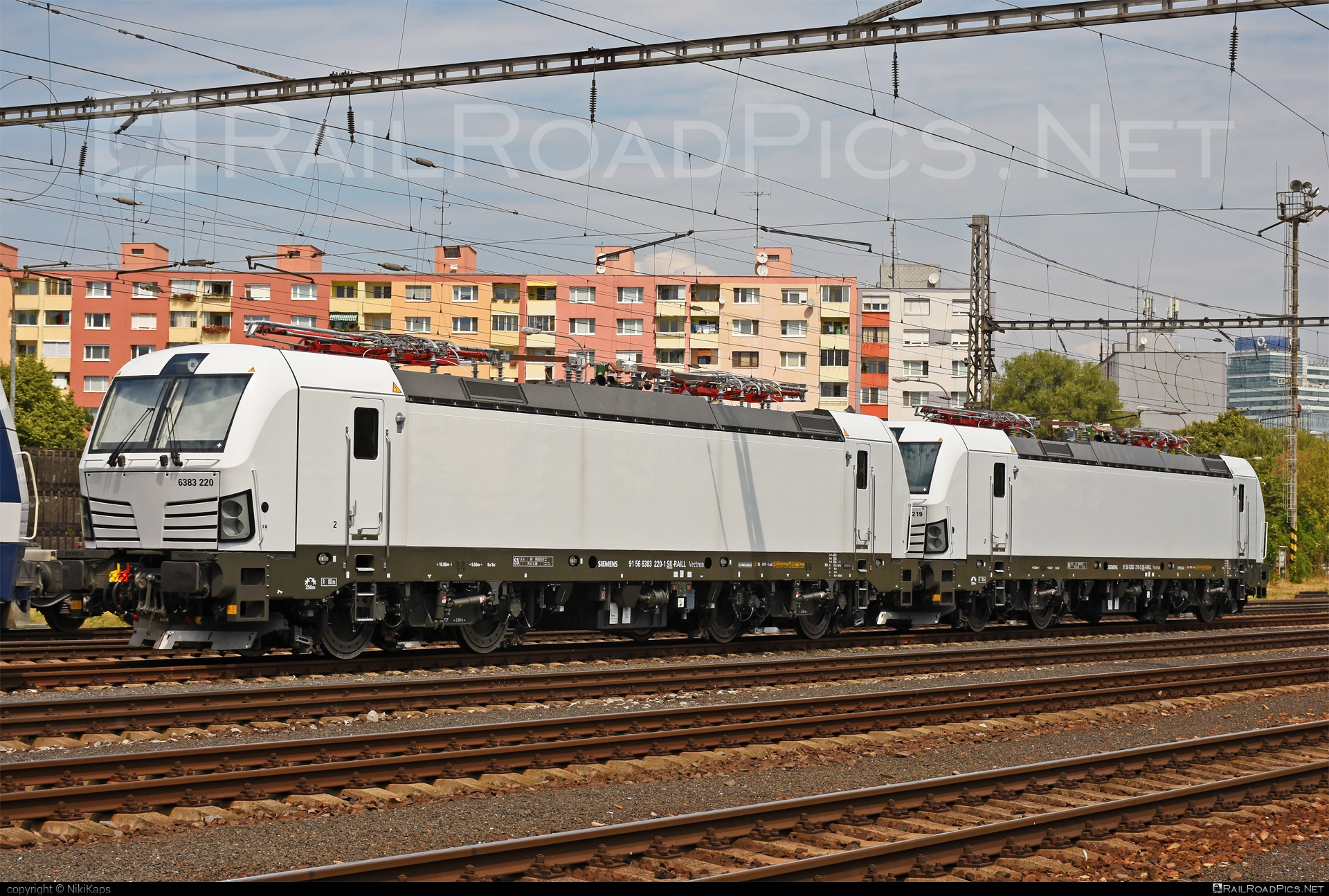Siemens Vectron MS - 6383 220 operated by LOKORAIL, a.s. #RollingStockLease #RollingStockLeaseSro #budamar #lokorail #lrl #raill #siemens #siemensVectron #siemensVectronMS #vectron #vectronMS
