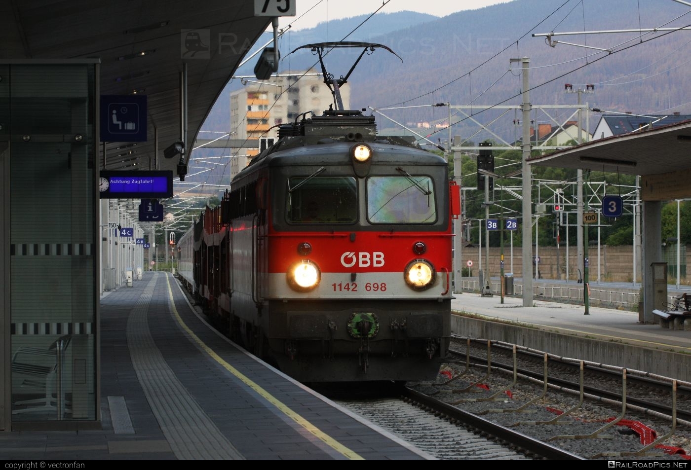 SGP 1142 - 1142 698-0 operated by Österreichische Bundesbahnen #obb #obb1142 #obbClass1142 #osterreichischebundesbahnen #sgp #sgp1142 #simmeringgrazpauker