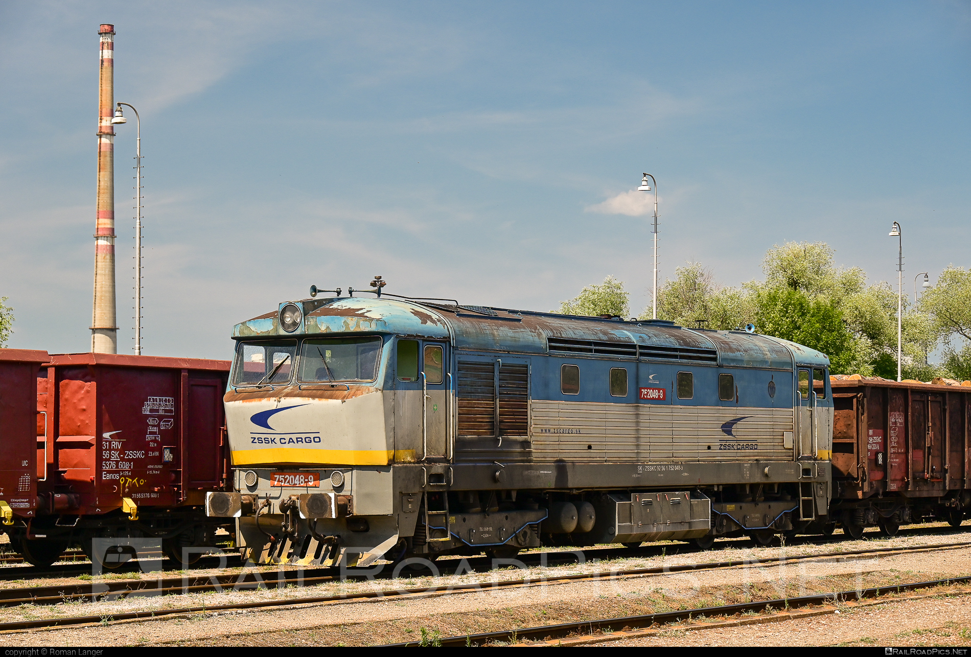 ČKD T 478.2 (752) - 752 048-9 operated by Železničná Spoločnost' Cargo Slovakia a.s. #ZeleznicnaSpolocnostCargoSlovakia #bardotka #ckd #ckd4782 #ckd752 #ckdt4782 #zamracena #zsskcargo