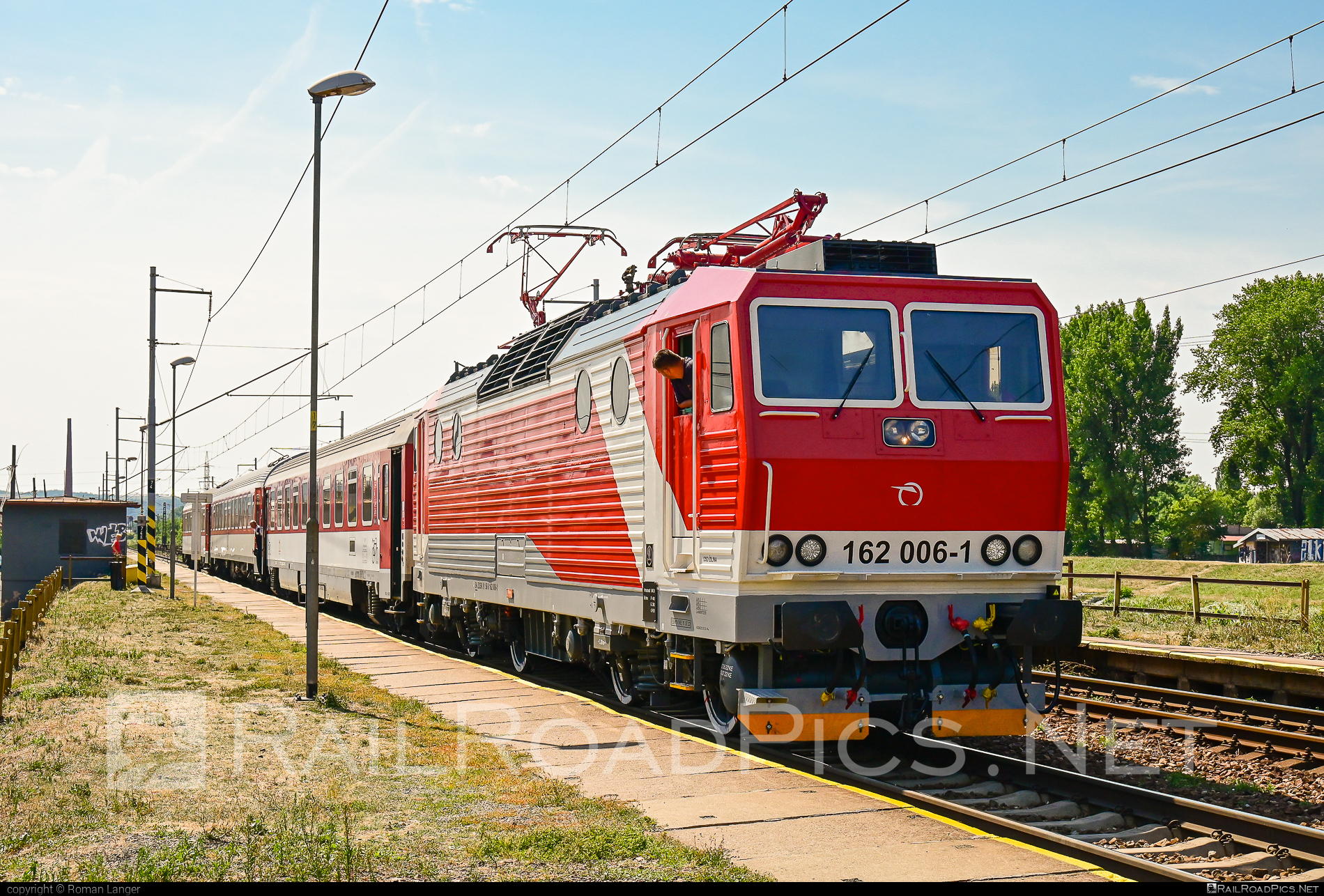 Škoda 98E - 162 006-1 operated by Železničná Spoločnost' Slovensko, a.s. #ZeleznicnaSpolocnostSlovensko #e4993 #locomotive162 #skoda #skoda98e #zssk