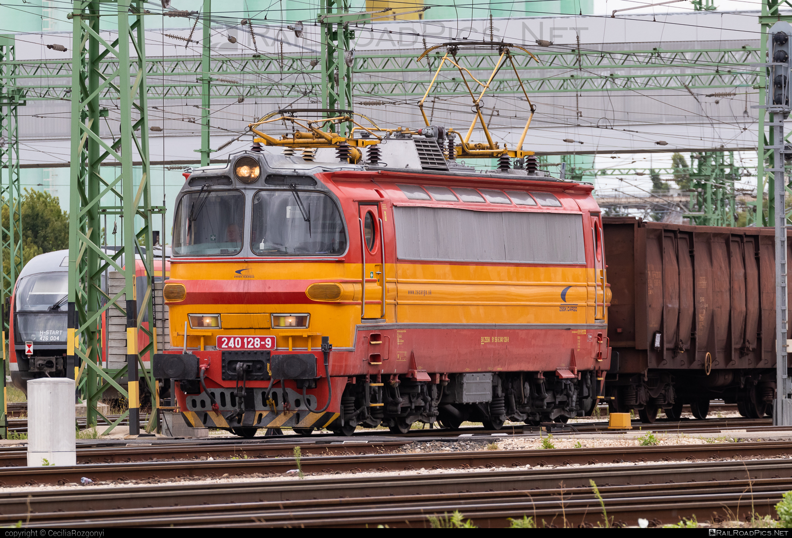 Škoda 47E - 240 128-9 operated by Železničná Spoločnost' Cargo Slovakia a.s. #ZeleznicnaSpolocnostCargoSlovakia #laminatka #locomotive240 #openwagon #skoda #skoda47e #zsskcargo