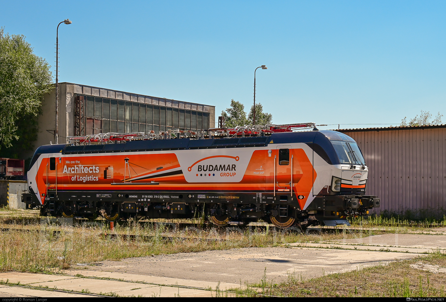 Siemens Vectron MS - 383 219-3 operated by LOKORAIL, a.s. #RollingStockLease #RollingStockLeaseSro #budamar #lokorail #lrl #raill #siemens #siemensVectron #siemensVectronMS #vectron #vectronMS