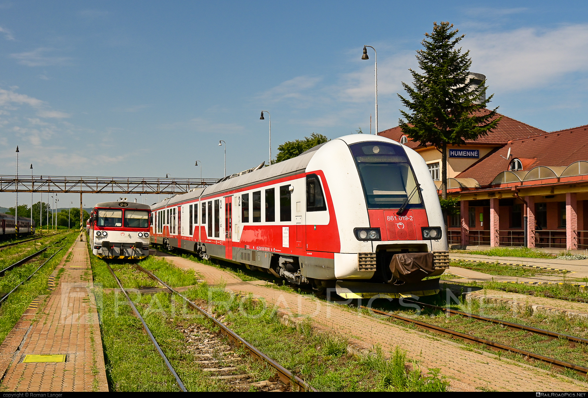ŽOS Vrútky Class 861.0 - 861 019-2 operated by Železničná Spoločnost' Slovensko, a.s. #ZeleznicnaSpolocnostSlovensko #dunihlav #husenica #zosvrutky #zosvrutky861 #zosvrutky8610 #zssk #zssk861 #zssk8610
