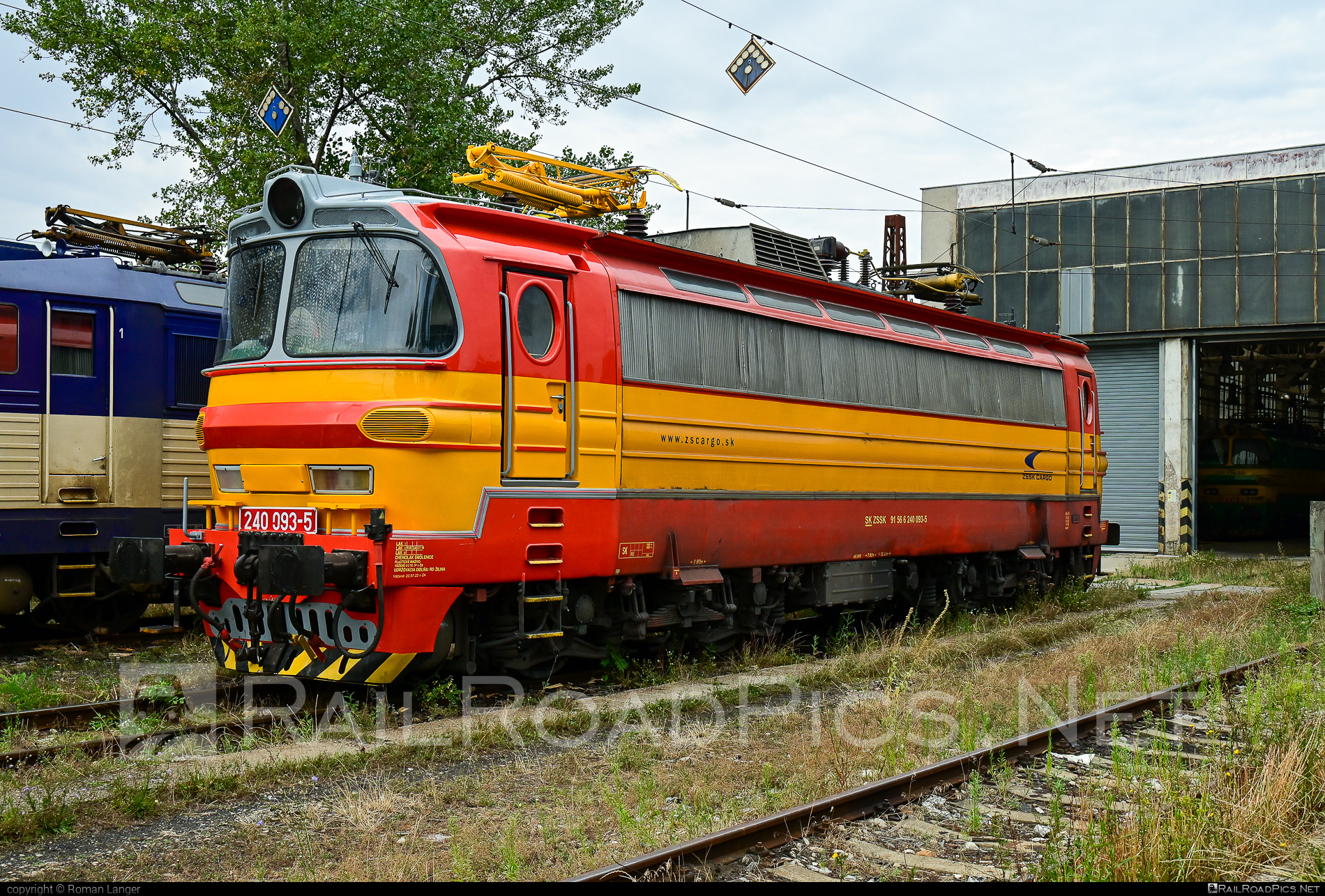 Škoda 47E - 240 093-5 operated by Železničná Spoločnost' Cargo Slovakia a.s. #ZeleznicnaSpolocnostCargoSlovakia #laminatka #locomotive240 #skoda #skoda47e #zsskcargo