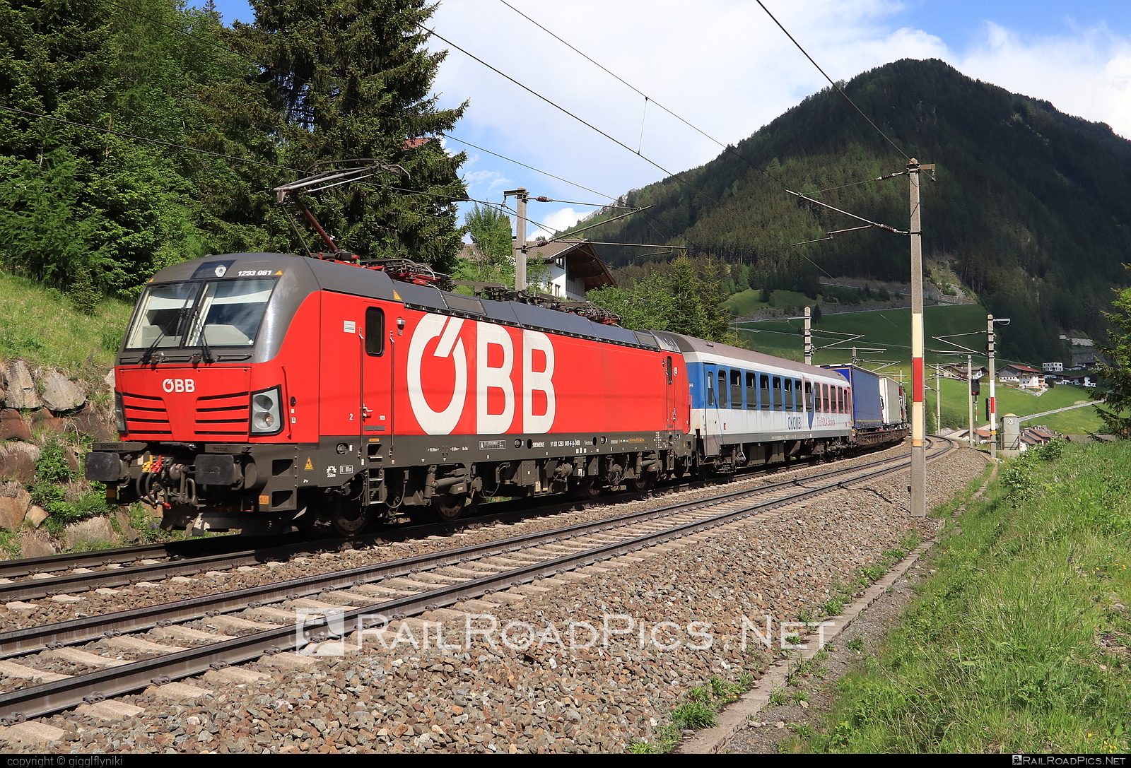 Siemens Vectron MS - 1293 081 operated by Rail Cargo Austria AG #flatwagon #obb #osterreichischebundesbahnen #rcw #siemens #siemensVectron #siemensVectronMS #truck #vectron #vectronMS