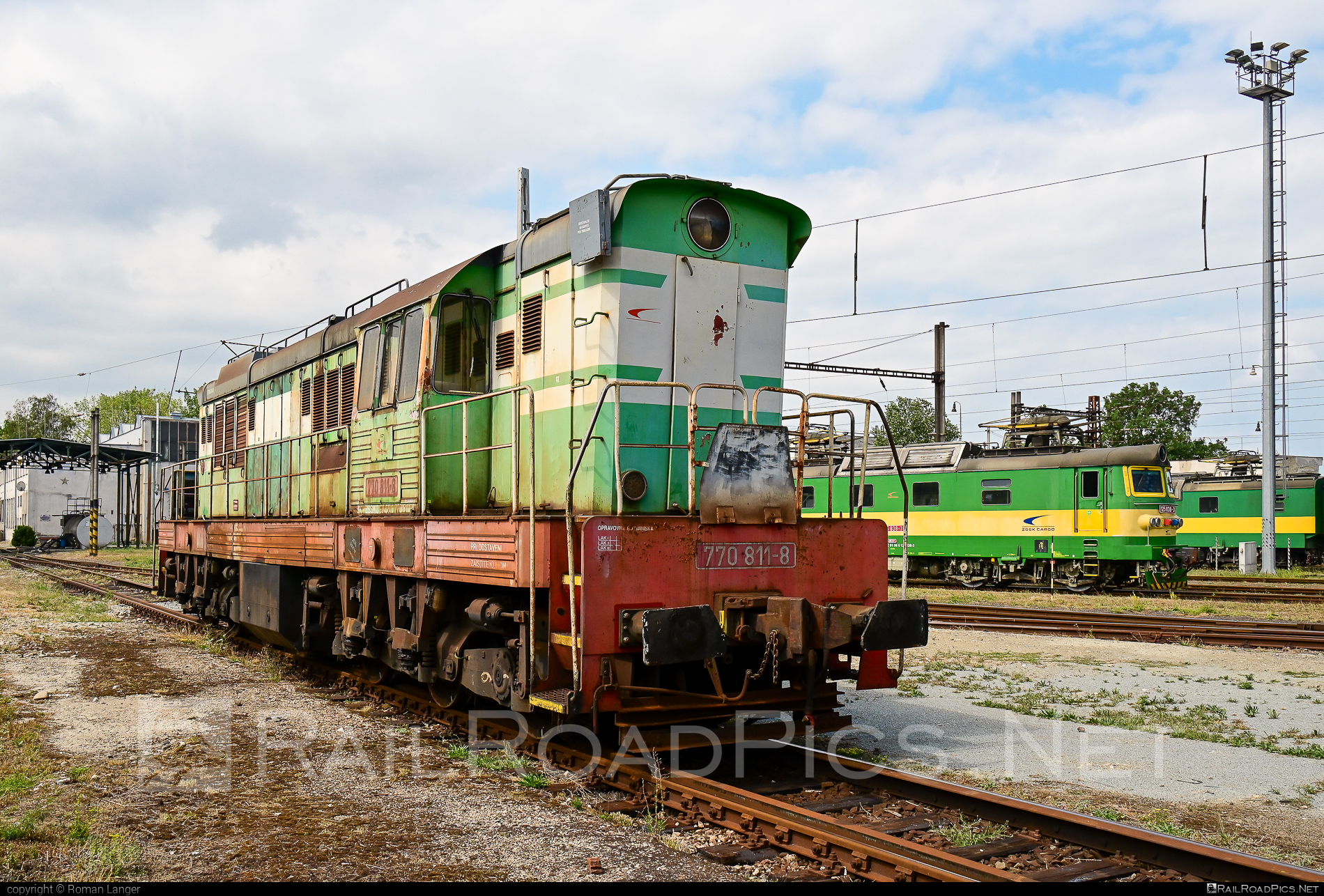 ČKD T 669.5 (770.8) - 770 811-8 operated by Železničná Spoločnost' Cargo Slovakia a.s. #ZeleznicnaSpolocnostCargoSlovakia #ckd #ckd6695 #ckd7708 #ckdt6695 #cmeliak #zsskcargo