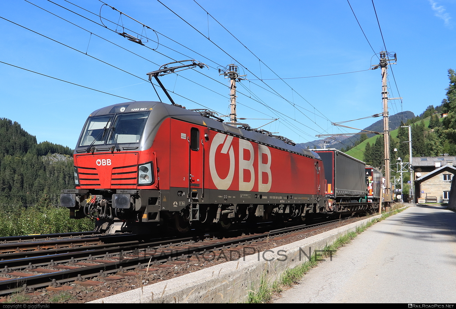 Siemens Vectron MS - 1293 067 operated by Rail Cargo Austria AG #flatwagon #obb #osterreichischebundesbahnen #rcw #siemens #siemensVectron #siemensVectronMS #truck #vectron #vectronMS