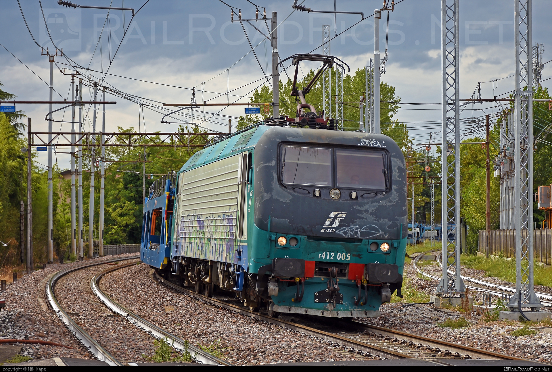 FS Class E.412 - E412 005 operated by Mercitalia Rail S.r.l. #carcarrierwagon #e412 #ferroviedellostato #fs #fsClassE412 #fsitaliane #graffiti #mercitalia #trenitalia #trenitaliaspa