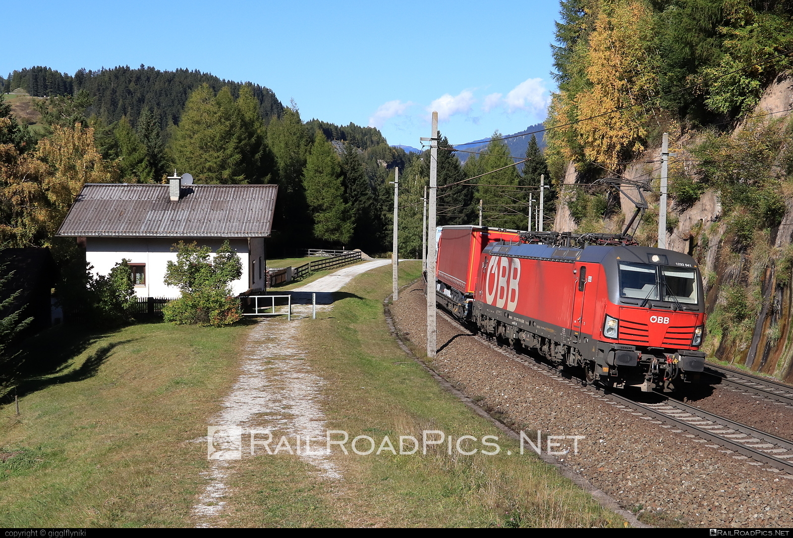 Siemens Vectron MS - 1293 041 operated by Rail Cargo Austria AG #flatwagon #obb #osterreichischebundesbahnen #rcw #siemens #siemensVectron #siemensVectronMS #truck #vectron #vectronMS