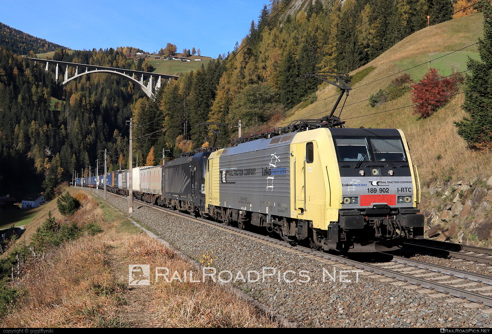 Siemens ES 64 F4 - 189 902 operated by Rail Traction Company #RailTractionCompany #es64 #es64f4 #eurosprinter #flatwagon #lokomotion #rtc #siemens #siemensEs64 #siemensEs64f4