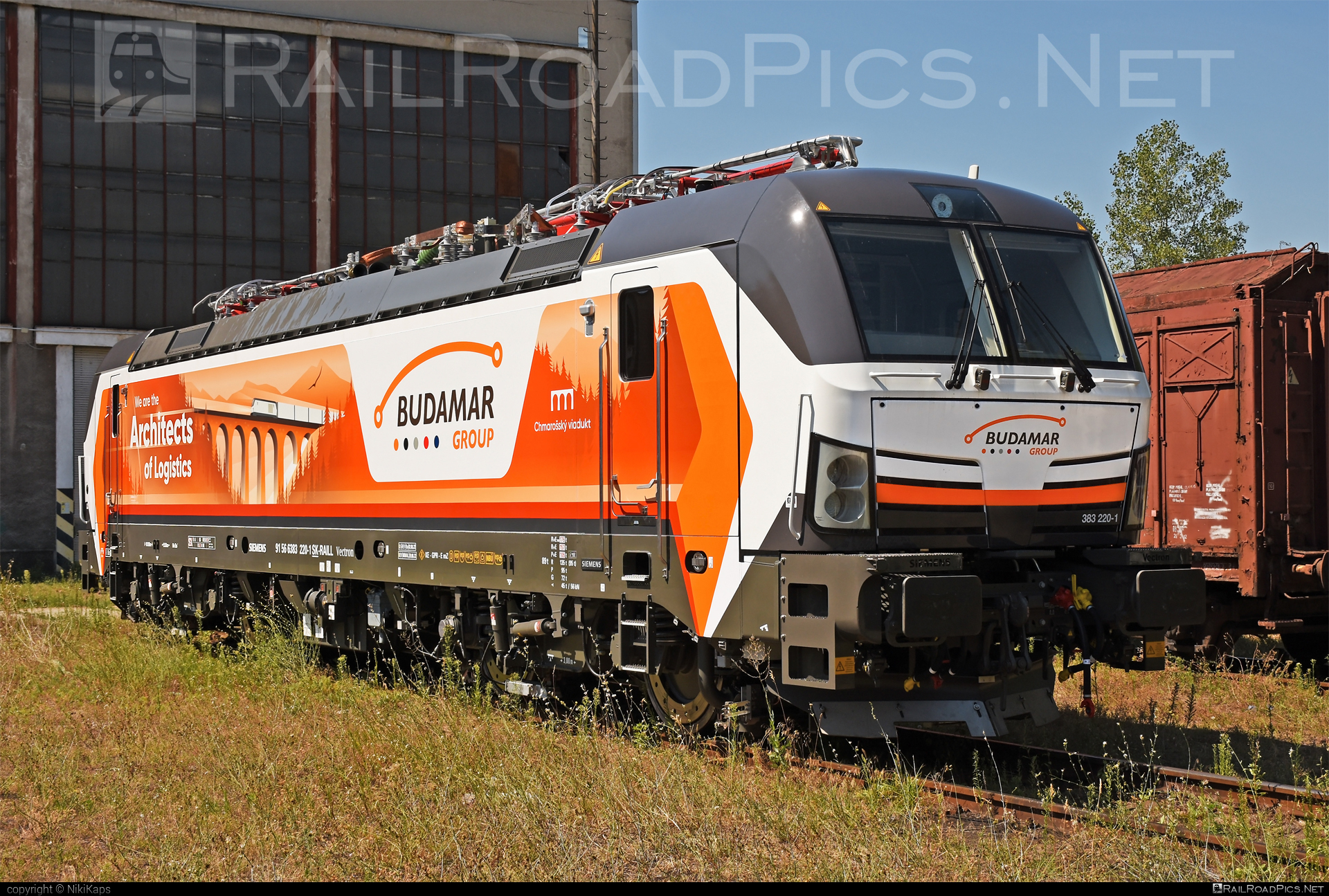 Siemens Vectron MS - 383 220-1 operated by LOKORAIL, a.s. #RollingStockLease #RollingStockLeaseSro #budamar #lokorail #lrl #raill #siemens #siemensVectron #siemensVectronMS #vectron #vectronMS