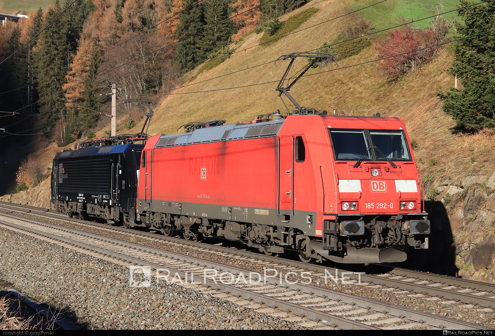 Bombardier TRAXX F140 AC2 - 185 292-0 operated by DB Cargo AG #bombardier #bombardiertraxx #db #dbcargo #dbcargoag #deutschebahn #traxx #traxxf140 #traxxf140ac #traxxf140ac2