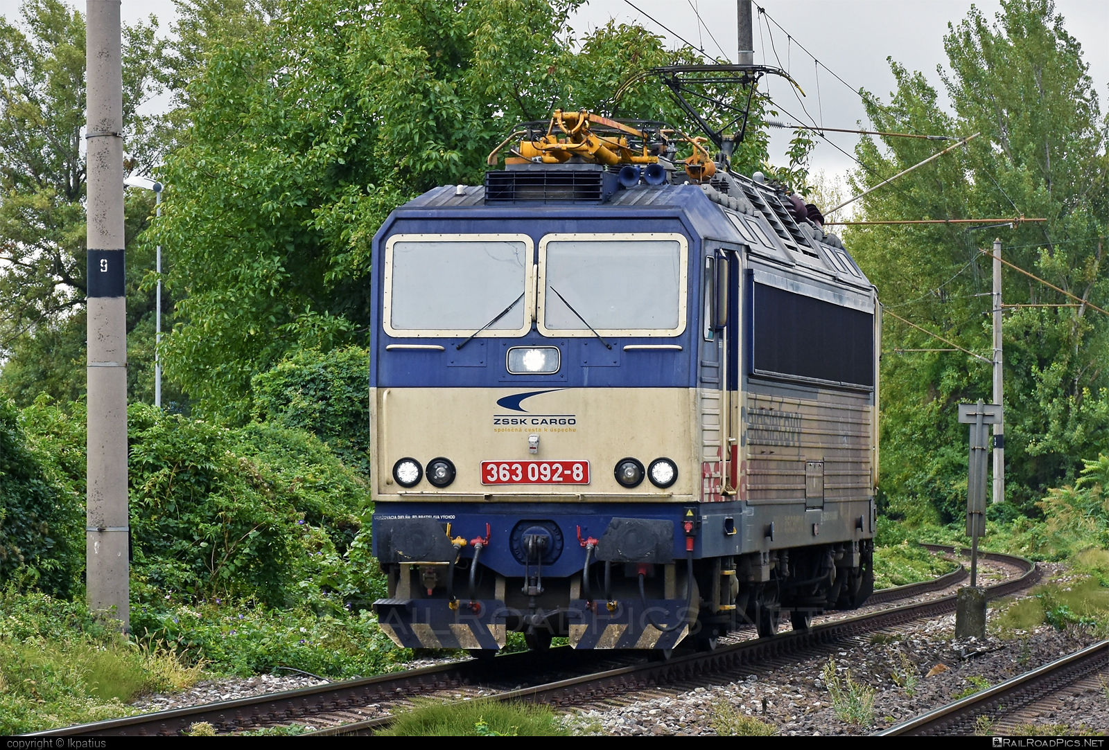 Škoda 69E - 363 092-8 operated by Železničná Spoločnost' Cargo Slovakia a.s. #ZeleznicnaSpolocnostCargoSlovakia #es4991 #eso #locomotive363 #skoda #skoda69e #zsskcargo
