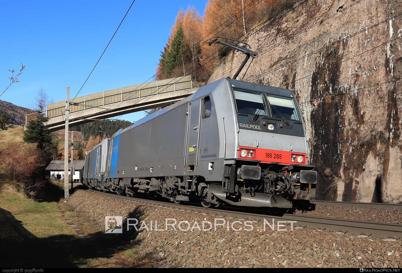 Bombardier TRAXX F140 MS - 186 288 operated by Rail Cargo Carrier – Italy s.r.l #bombardier #bombardiertraxx #railpool #railpoolgmbh #rccit #traxx #traxxf140 #traxxf140ms