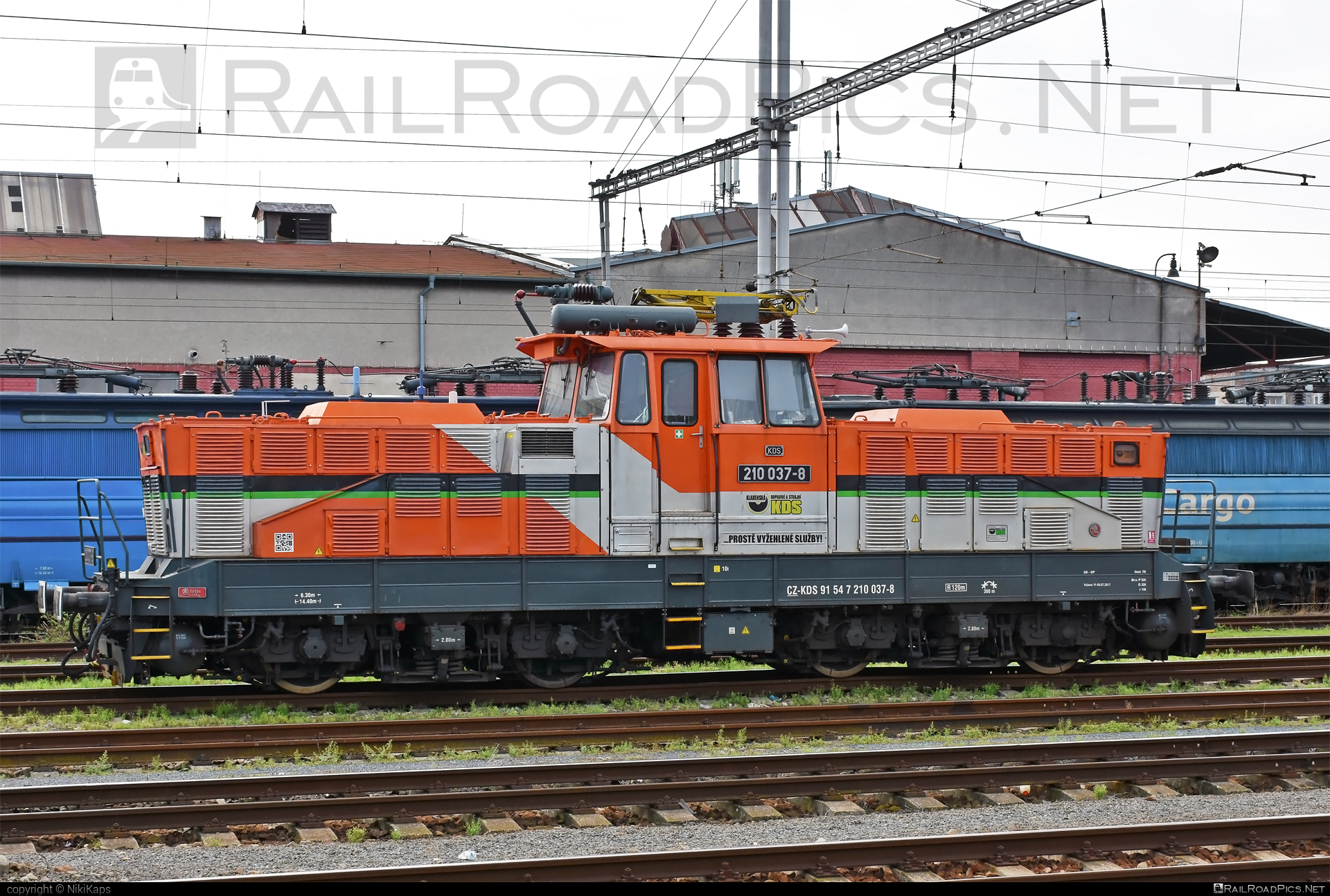 Škoda 51E - 210 037-8 operated by Kladenská dopravní a strojní s.r.o. #KladenskaDopravniAStrojni #KladenskaDopravniAStrojniSro #kds #locomotive210 #skoda #skoda51e #zehlicka