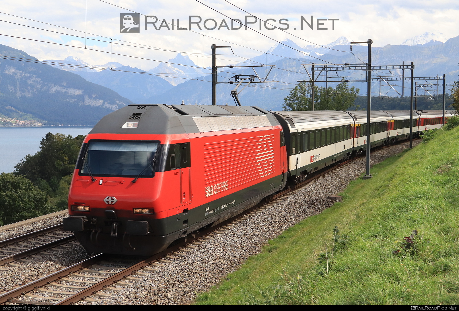 SBB Class Re 460 - 460 050 operated by Schweizerische Bundesbahnen SBB #CFF #CheminsDeFerFederauxSuisses #FFS #FerrovieFederaliSvizzere #SBB #SchweizerischeBundesbahnen #lok2000 #sbbClassRe460 #sbbRe460