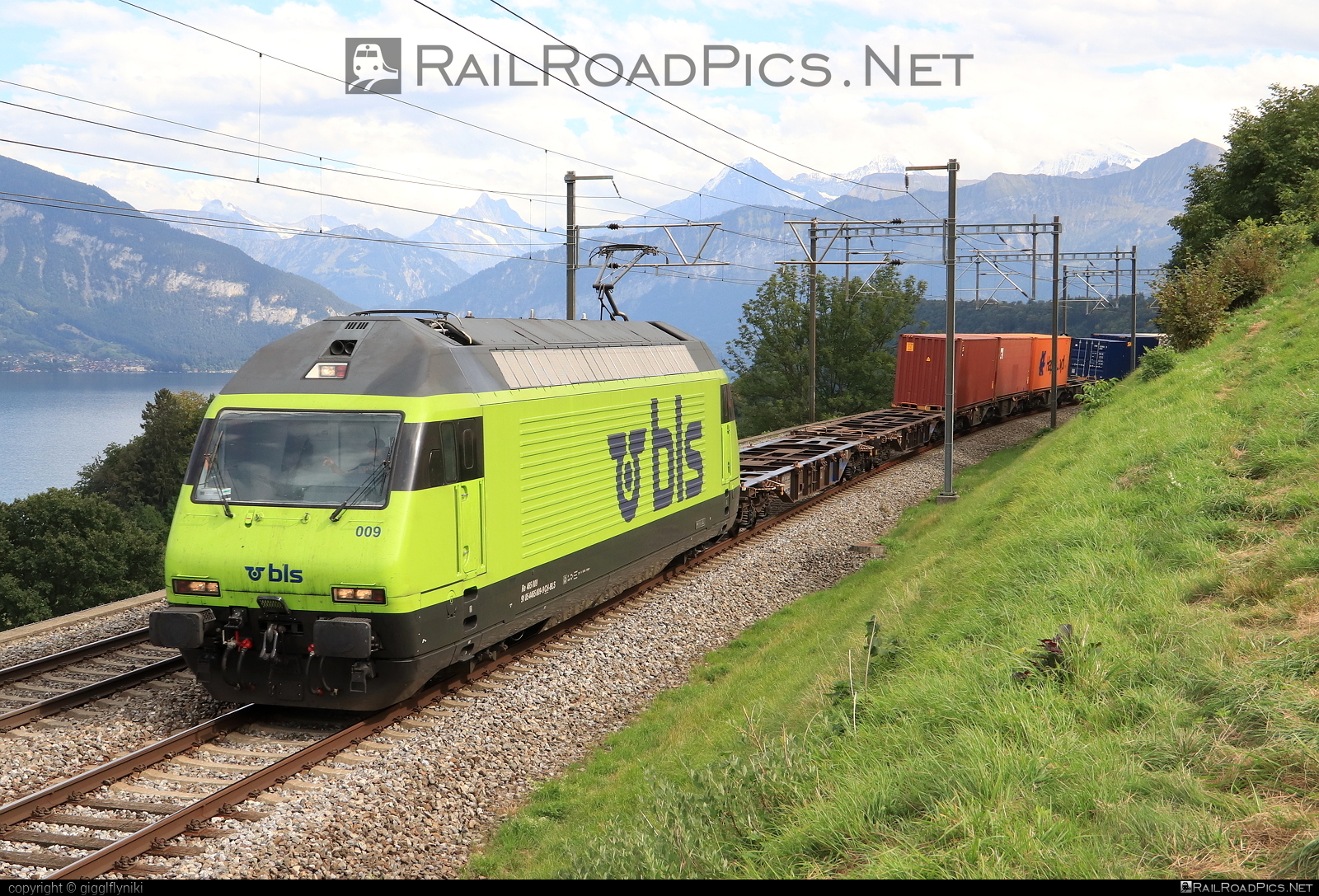 BLS Class Re 465 - 465 009 operated by BLS Cargo AG #bls #blsCargo #blsCargoAG #blsClassRe465 #blsLotschbergbahnAG #blsRe465 #container #flatwagon