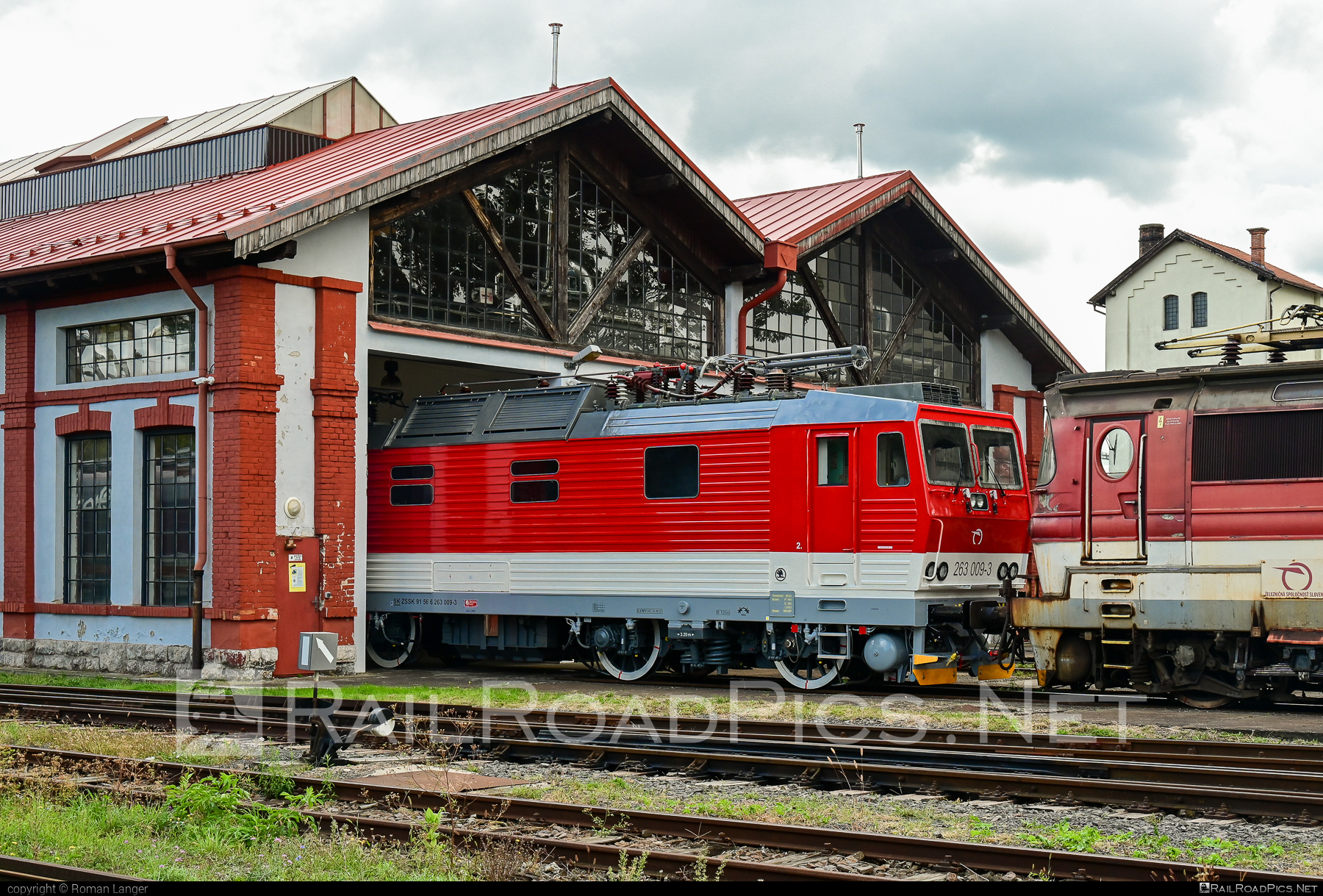 Škoda 70E - 263 009-3 operated by Železničná Spoločnost' Slovensko, a.s. #ZeleznicnaSpolocnostSlovensko #hangar #locomotive263 #princezna #skoda #skoda70e #zssk