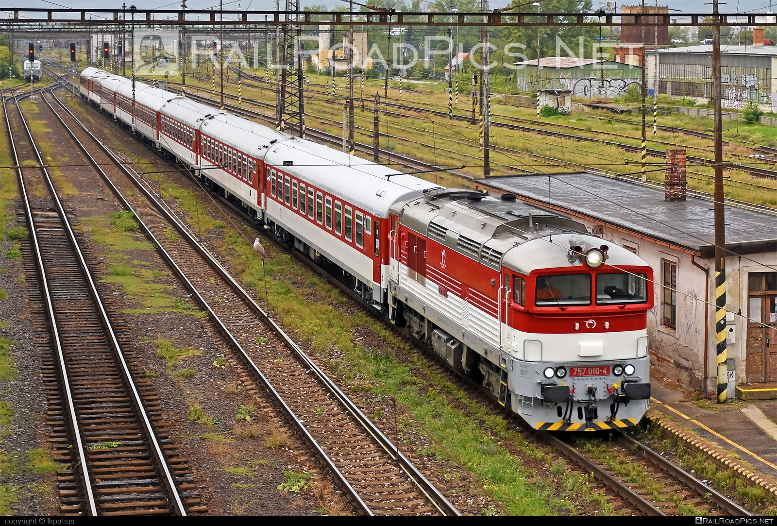 ŽOS Zvolen Class 757 - 757 010-4 operated by Železničná Spoločnost' Slovensko, a.s. #ZeleznicnaSpolocnostSlovensko #brejlovec #locomotiveclass757 #okuliarnik #zoszvolen #zssk