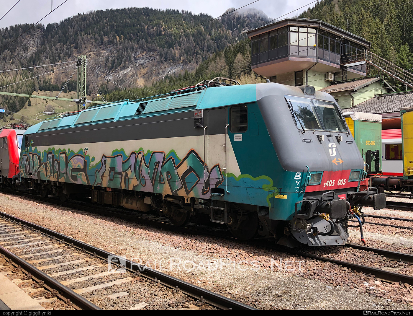 Bombardier Class E.405 - E405.005 operated by Mercitalia Rail S.r.l. #bombardier #bombardierE405 #ferroviedellostato #fs #fsClassE405 #fsitaliane #graffiti #mercitalia