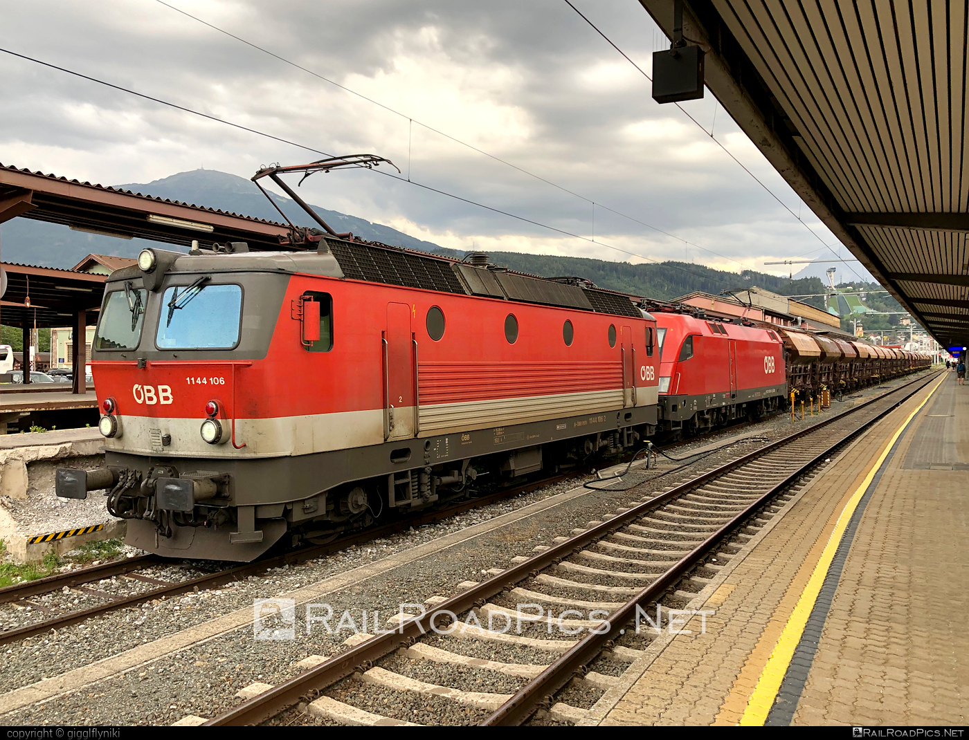 SGP ÖBB Class 1144 - 1144 106 operated by Rail Cargo Austria AG #hopperwagon #obb #obbclass1144 #osterreichischebundesbahnen #rcw #sgp #sgp1144 #simmeringgrazpauker