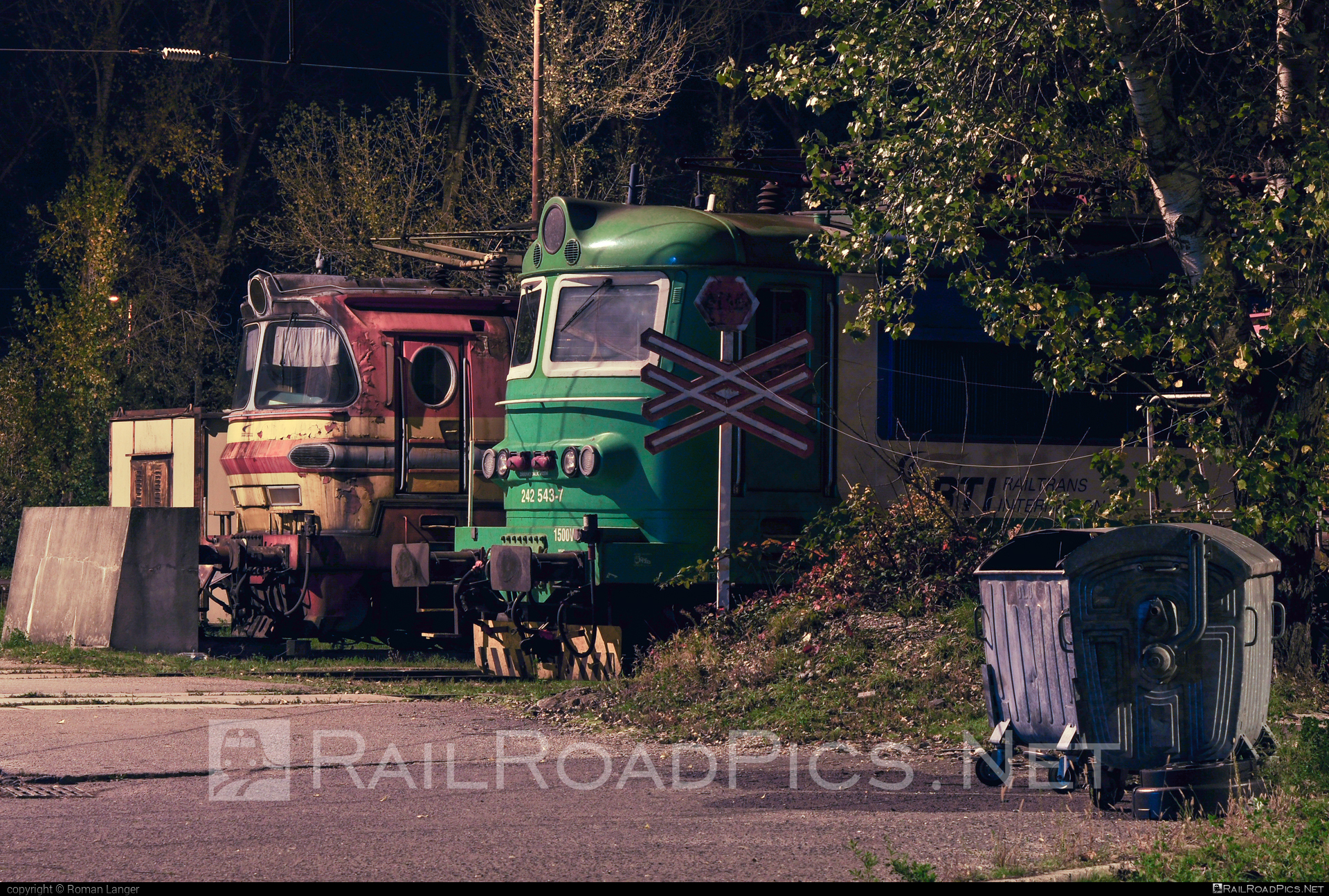 Škoda 64E - 242 543-7 operated by Railtrans International, s.r.o #BDZclass43 #RailtransInternational #plechac #rti #skoda #skoda64e