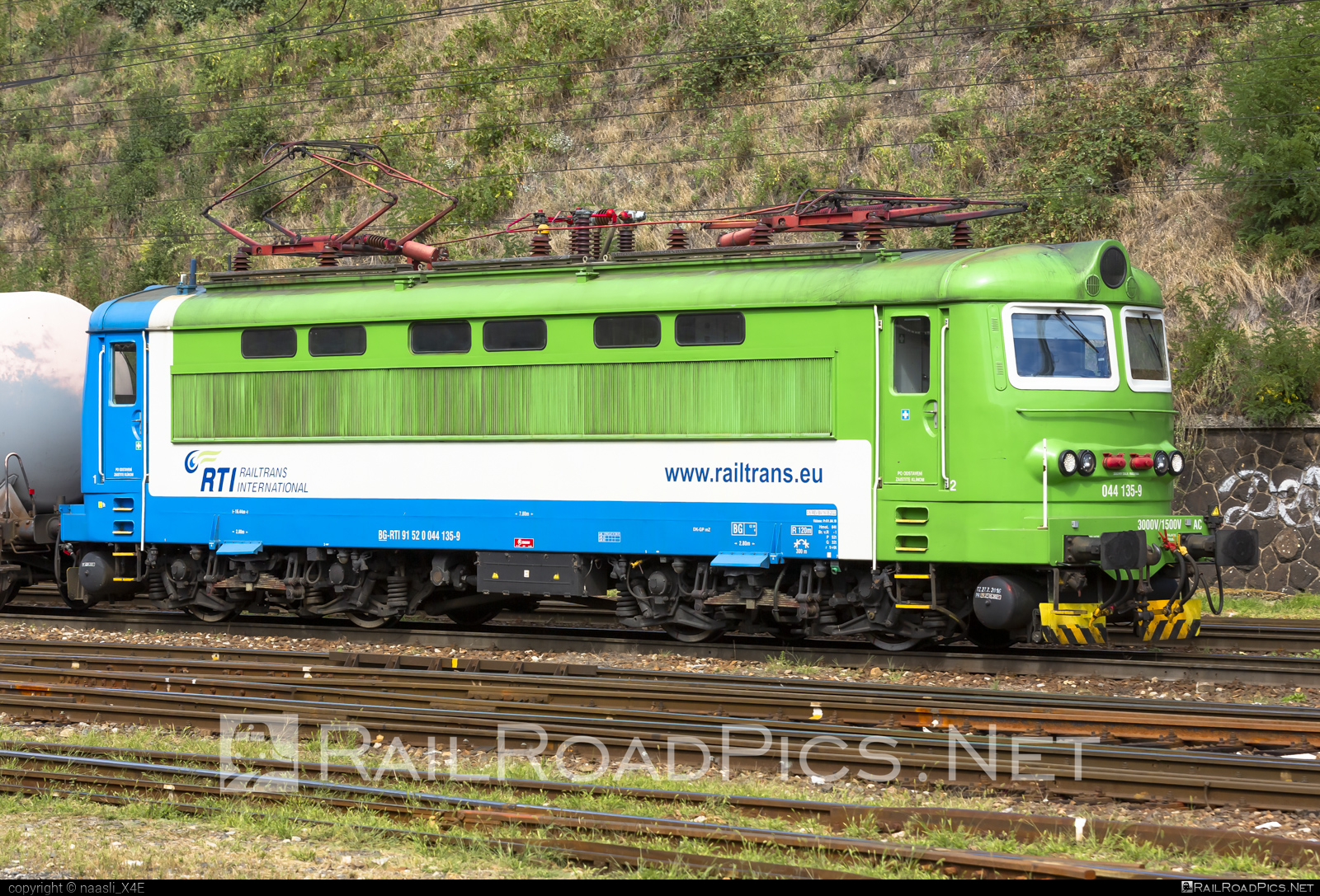 Škoda 73E - 044 135-9 operated by Railtrans International, s.r.o #RailtransInternational #locomotive242 #plechac #rti #skoda #skoda73e