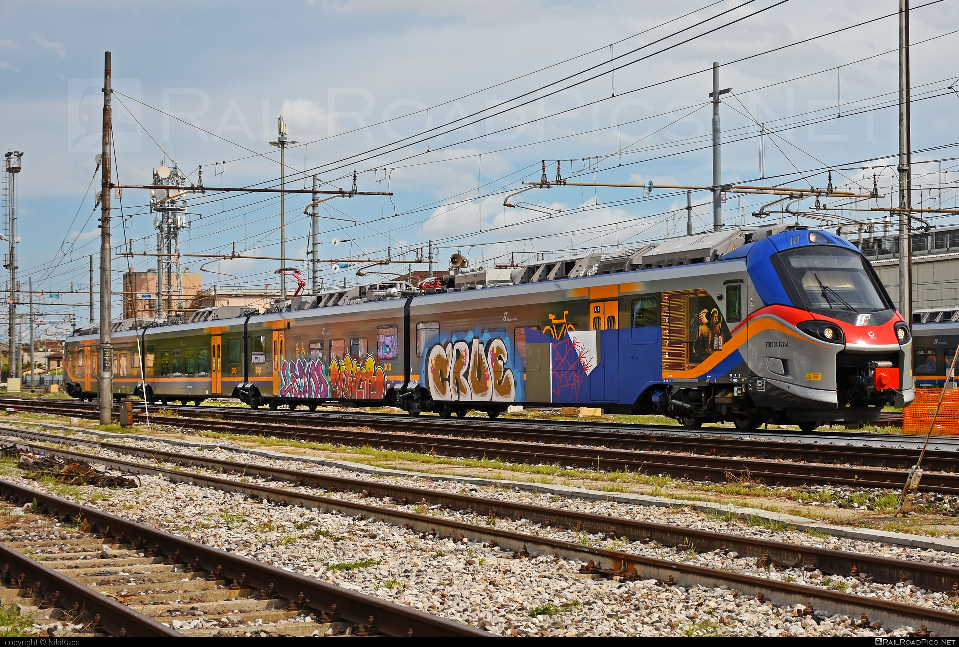 Alstom Coradia Stream ”Pop” - ETR 104 127-A operated by Trenitalia S.p.A. #alstom #alstomCoradia #coradia #coradiaStream #coradiaStreamPop #ferroviedellostato #fs #fsitaliane #graffiti #pop #trenitalia #trenitaliaspa