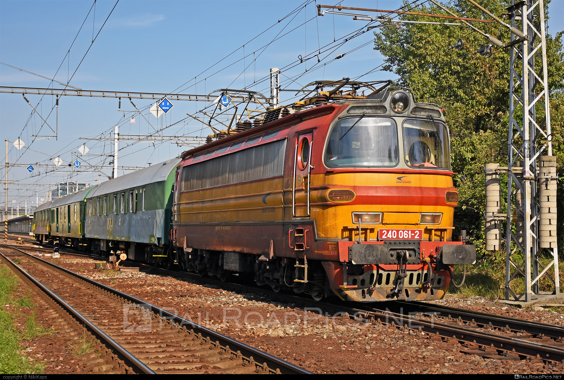Škoda 47E - 240 061-2 operated by Železničná Spoločnost' Cargo Slovakia a.s. #ZeleznicnaSpolocnostCargoSlovakia #laminatka #locomotive240 #skoda #skoda47e #zsskcargo