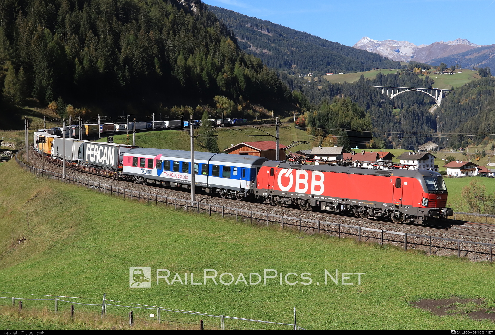 Siemens Vectron MS - 1293 085 operated by Rail Cargo Austria AG #flatwagon #obb #osterreichischebundesbahnen #rcw #siemens #siemensVectron #siemensVectronMS #truck #vectron #vectronMS