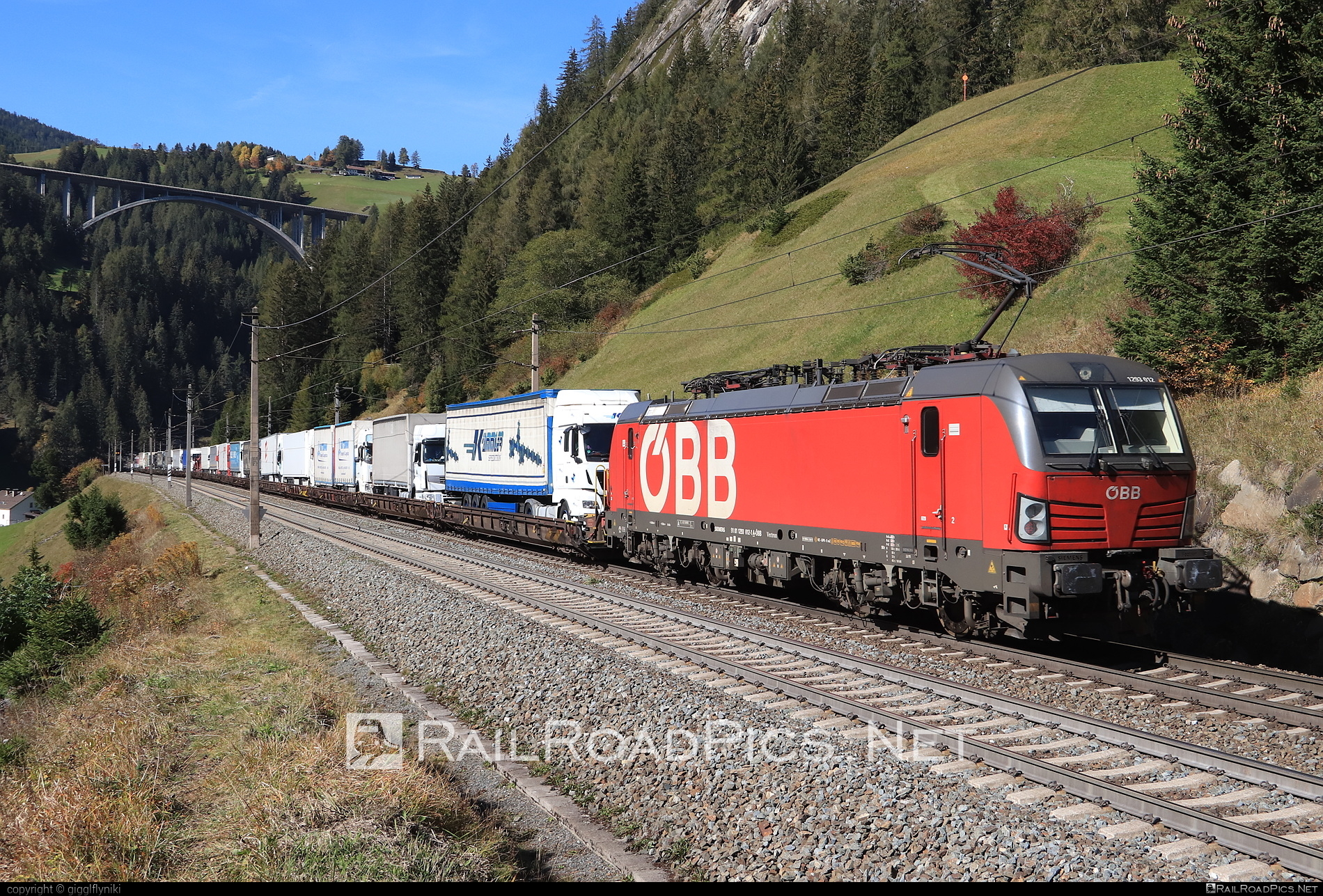 Siemens Vectron MS - 1293 012 operated by Rail Cargo Austria AG #flatwagon #obb #osterreichischebundesbahnen #rcw #siemens #siemensVectron #siemensVectronMS #truck #vectron #vectronMS