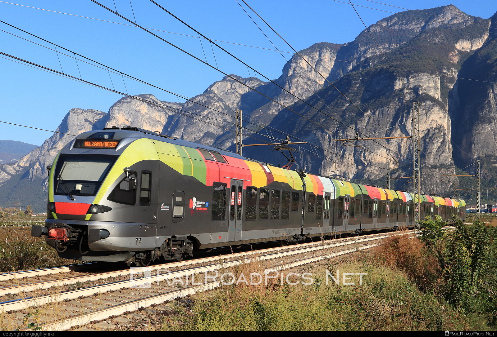 Stadler FLIRT - 170 207 operated by SAD S.p.A. #ferroviedellostato #fs #fsitaliane #sad #stadler #stadlerFlirt #stadlerrail #stadlerrailag #trenitalia #trenitaliaspa