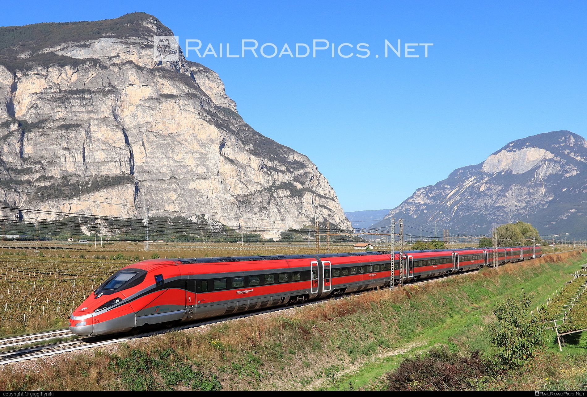 Hitachi Rail Italy / Bombardier ETR.1000 - 400 135-2 operated by Trenitalia S.p.A. #Frecciarossa1000 #HitachiBombardier #HitachiRailItaly #bombardier #etr1000 #ferroviedellostato #frecciarossa1000 #fs #fsitaliane #hitachi #trenitalia #trenitaliaspa #v300 #v300zefiro #zefiro
