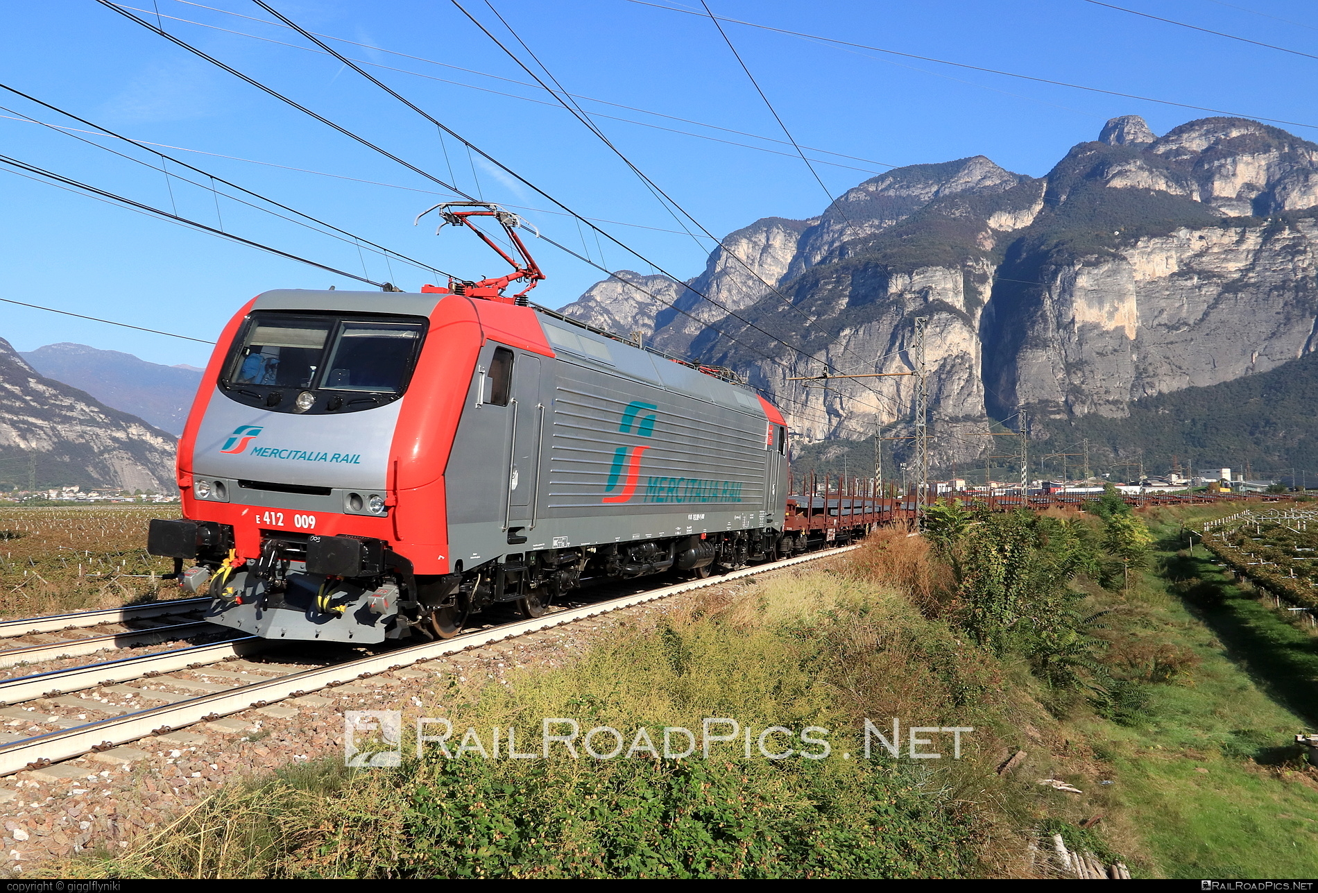 FS Class E.412 - E412 009 operated by Mercitalia Rail S.r.l. #e412 #ferroviedellostato #flatwagon #fs #fsClassE412 #fsitaliane #mercitalia