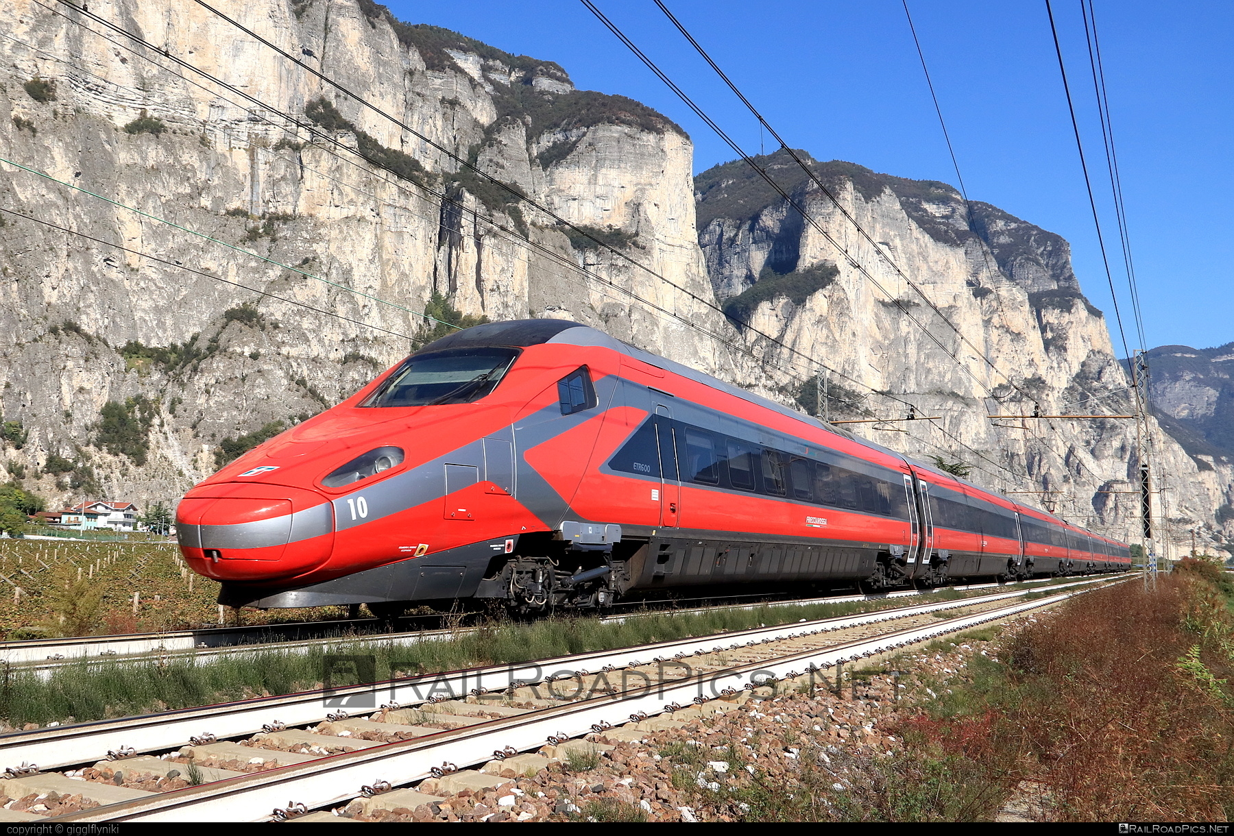 Alstom Class ETR.600 - ETR 600.10 operated by Trenitalia S.p.A. #alstom #alstometr600 #etr600 #ferroviedellostato #frecciarossa #fs #fsitaliane #lefrecce #newpendolino #pendolino #trenitalia #trenitaliaspa
