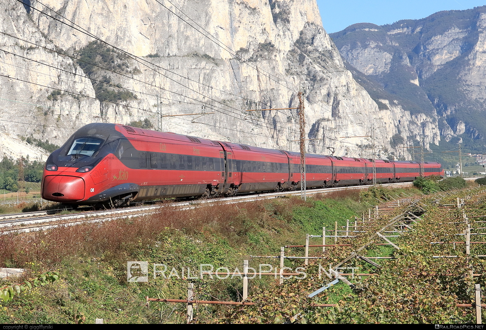 Alstom Pendolino EVO (Class ETR.675) - 675 055-6 operated by Italo S.p.a #NuovoTrasportoViaggiatori #alstom #etr675 #italo #italontv #italotreno #ntv #pendolino #pendolinoevo