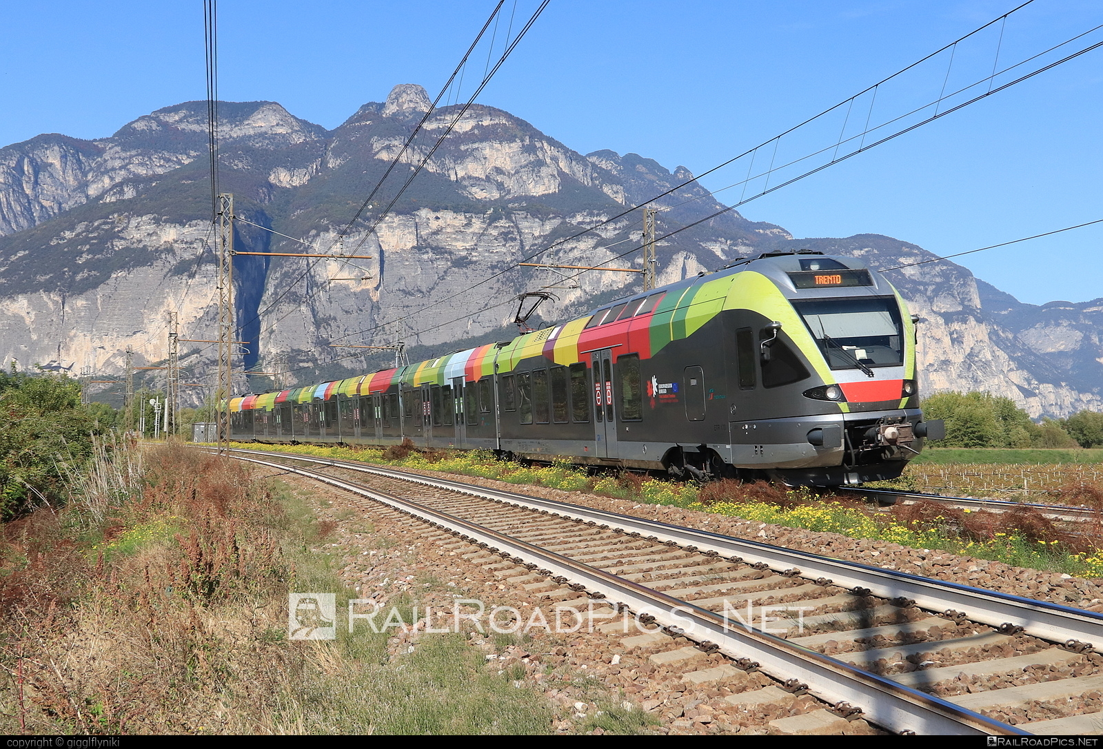 Stadler FLIRT - 170 207 operated by SAD S.p.A. #ferroviedellostato #fs #fsitaliane #sad #stadler #stadlerFlirt #stadlerrail #stadlerrailag #trenitalia #trenitaliaspa